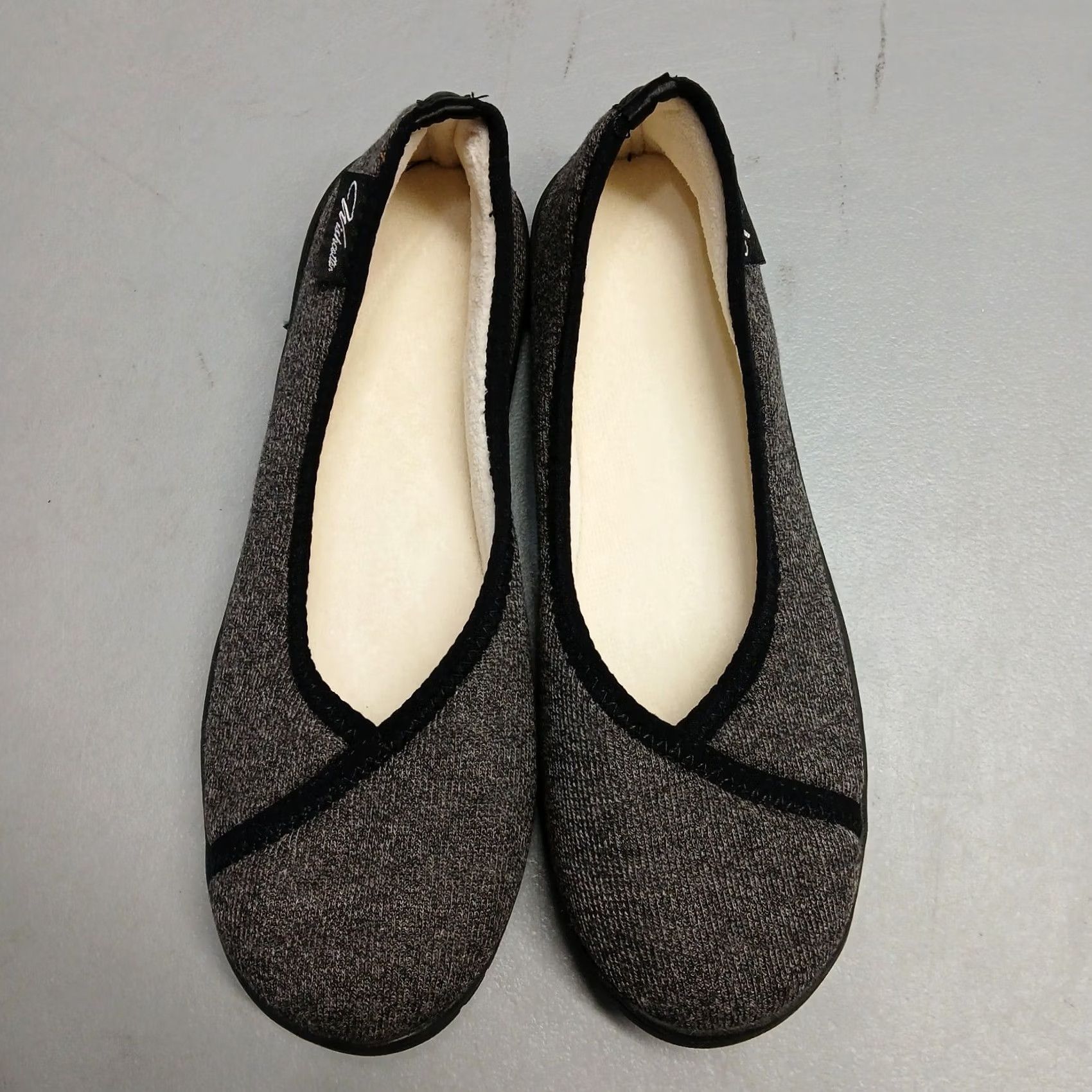 Vintage Wishcotton Womens Size 8 Slippers Black Gray Comfort Slip On Casual Knit Slippers Size ONE SIZE - 6 Thumbnail
