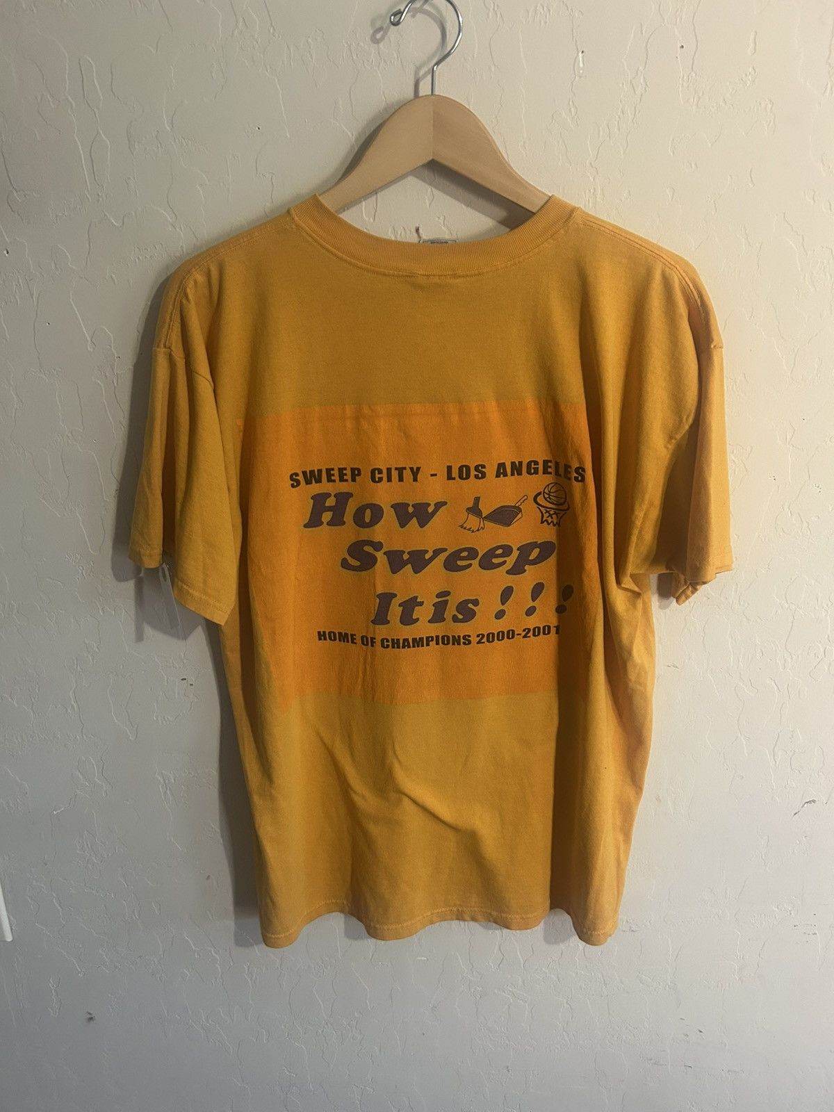 Fruit Of The Loom Vintage Los Angeles Lakers 2001 NBA Champions Shirt Size XL Size US XL / EU 56 / 4 - 3 Thumbnail
