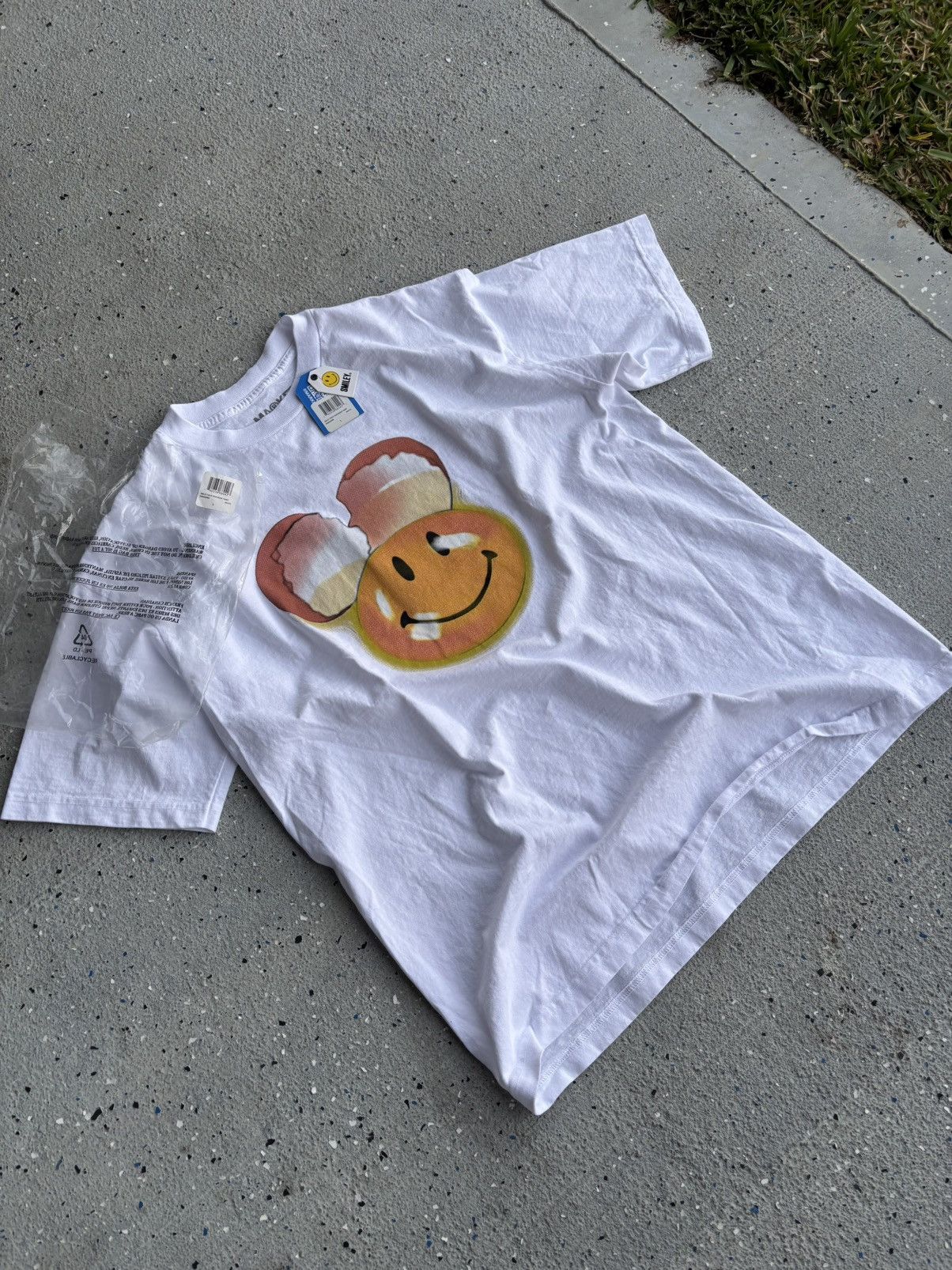 Market (NWT) Market Studios Smiley "This Is Your Brain" Tee Size US XL / EU 56 / 4 - 2 Thumbnail