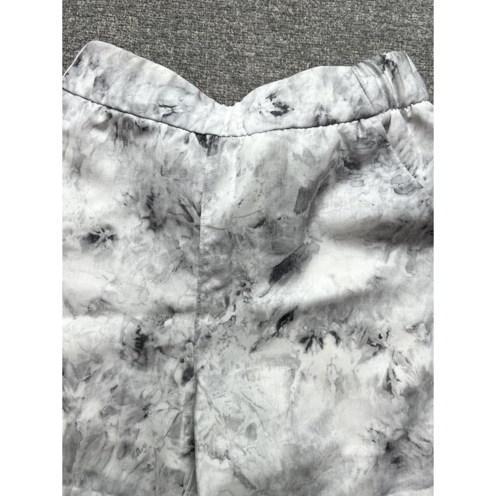 Lululemon Lululemon Flat Front Relaxed Short High-Rise 5" Marble White Pockets Women's 2 Inseam 5" Moisture Wicking Zip Pocket Athletic Summer Activewear Size 26" / US 2 / IT 38 - 2 Thumbnail