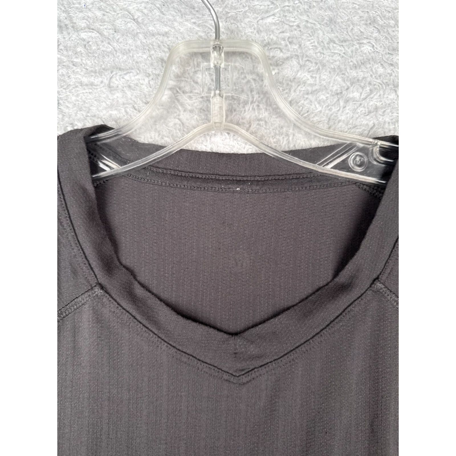 Lululemon Lululemon Shirt Women 10 Gray Short Sleeve V-Neck Vertical Stripe Gym Workout Shirt Size L / US 10 / IT 46 - 6 Thumbnail