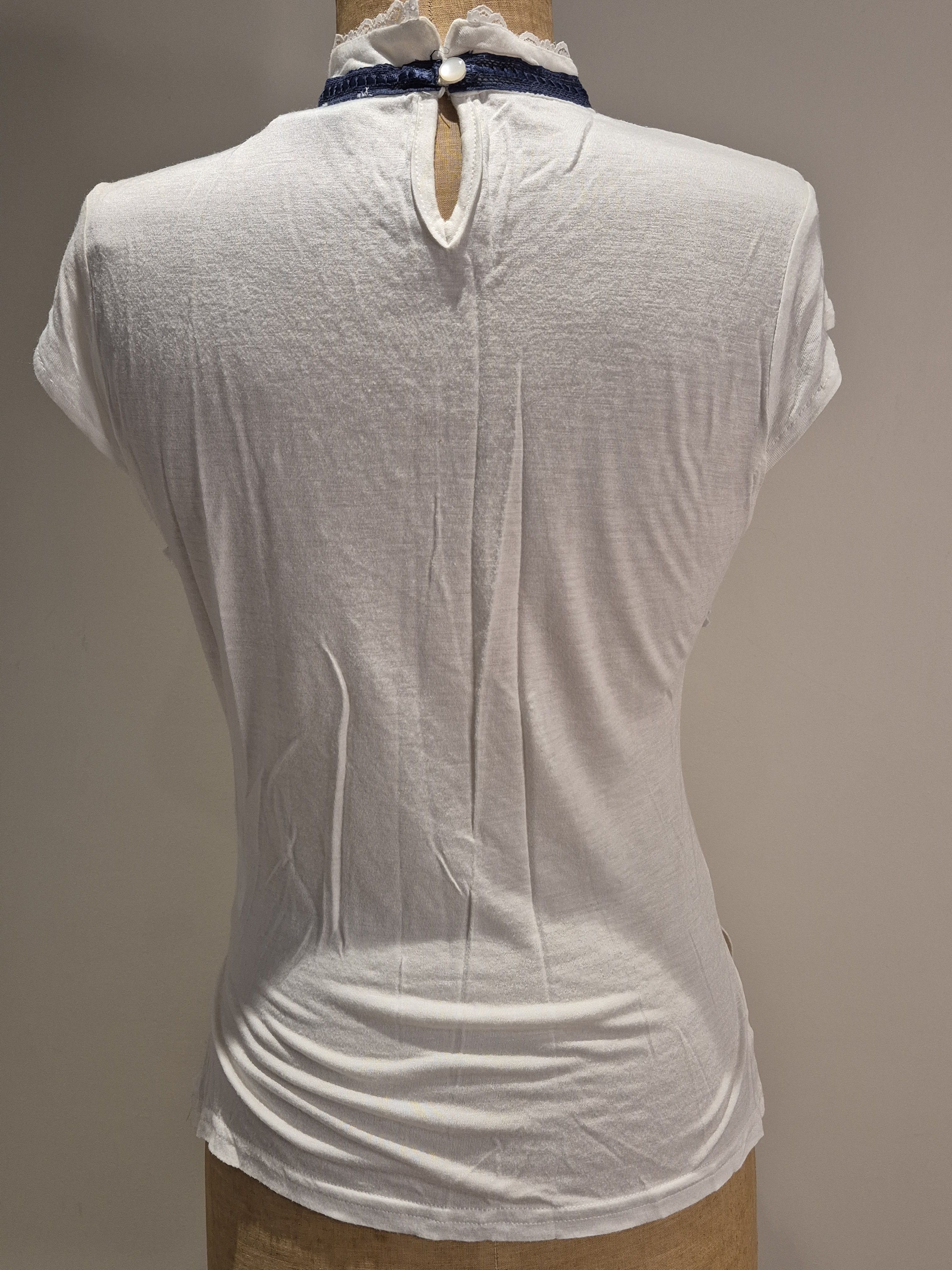Designer LM Lulu Paris white cap sleeved lace front top Size S / US 4 / IT 40 - 3 Thumbnail