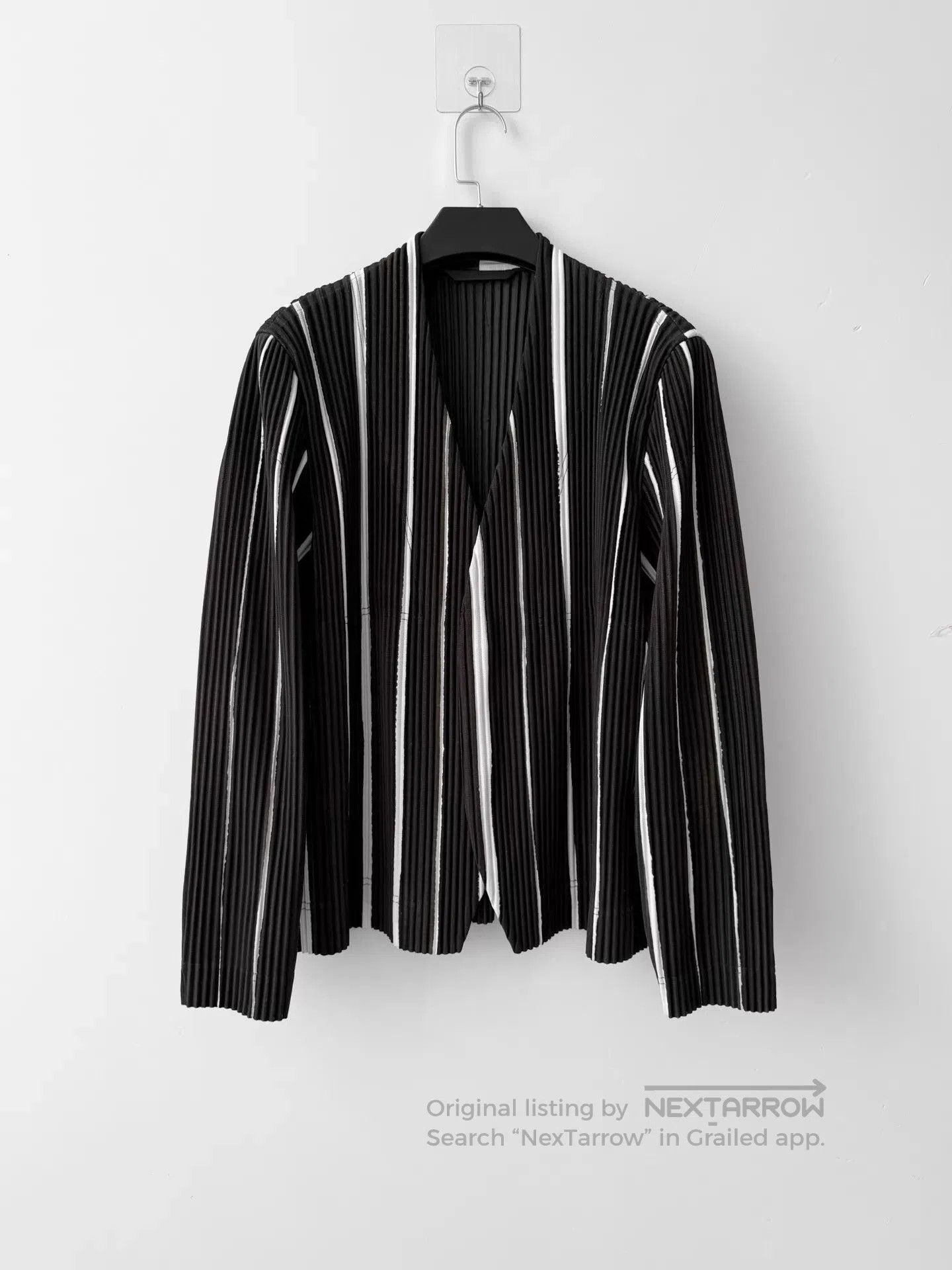 Issey Miyake Black Striped Pleated Long Sleeve Cardigan. Size US M / EU 48-50 / 2 - 2 Thumbnail