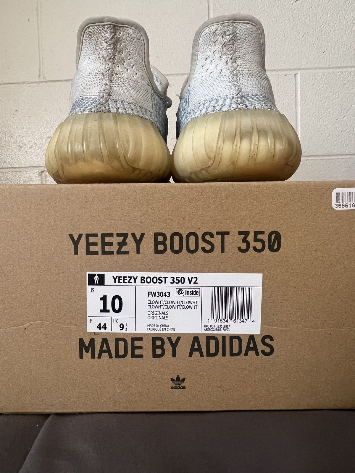Vintage × Yeezy Yeezy 350 Cloud White Size 10 Size US 10 / EU 43 - 6 Thumbnail
