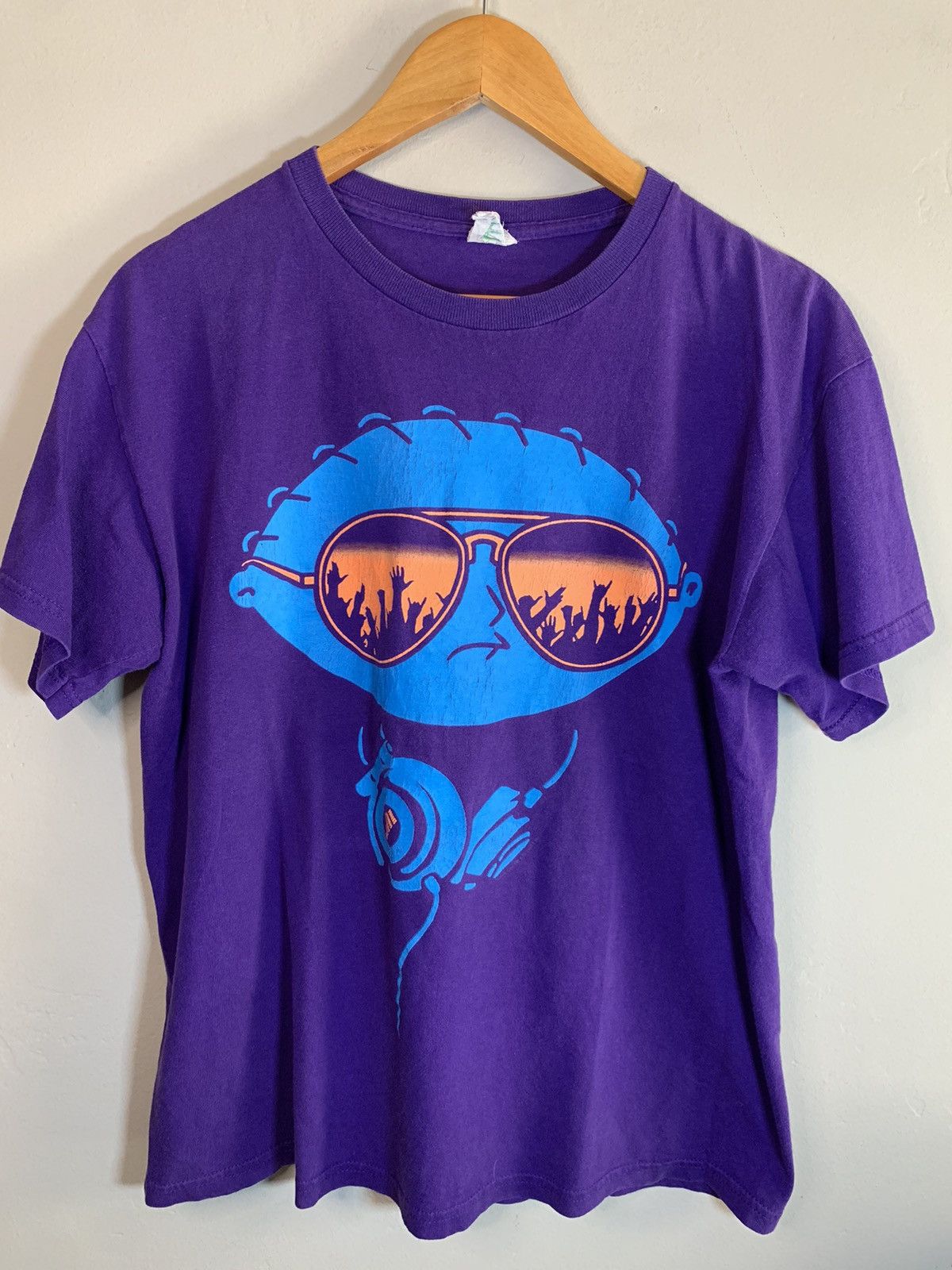 Vintage *RARE* Vintage Stewie Griffin Family Guy TV Headphones Shirt Size US M / EU 48-50 / 2 - 1 Thumbnail