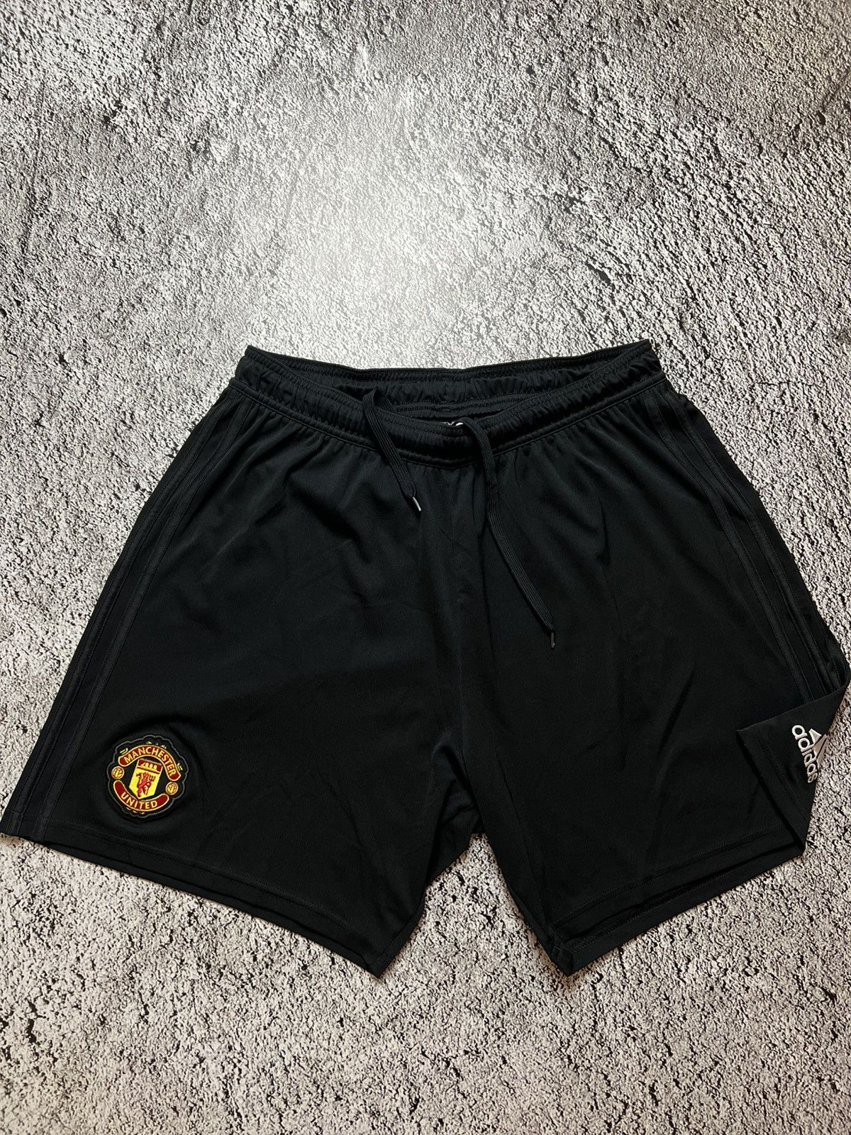 Adidas Adidas Manchester shorts Size US 34 / EU 50 - 1 Thumbnail