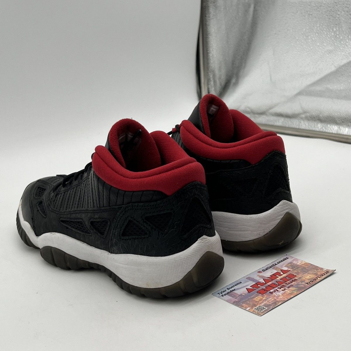 Jordan Brand Air Jordan 11 low gs 2011 Size US 6 / EU 39 - 4 Thumbnail