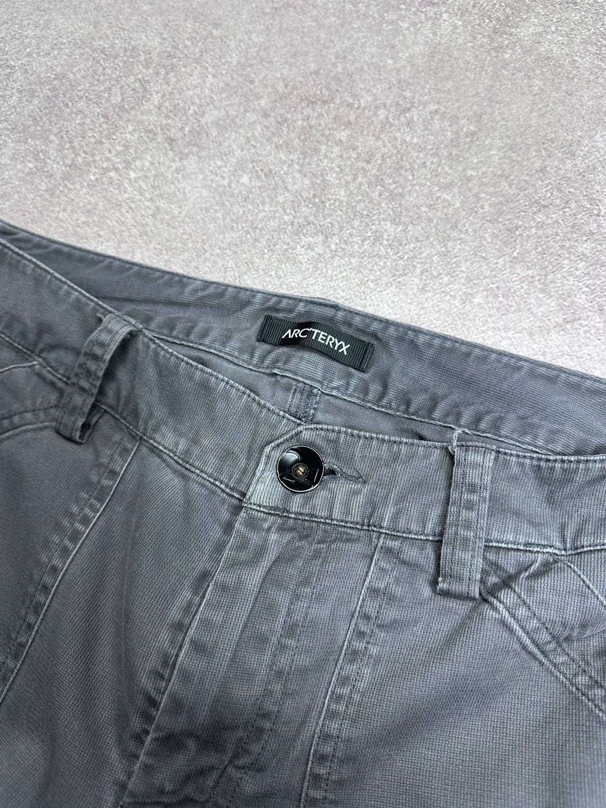 Arc'teryx Vintage Arc'teryx Womans Cargo Distressed Pants 10 Size 32" / US 10 / IT 46 - 6 Thumbnail