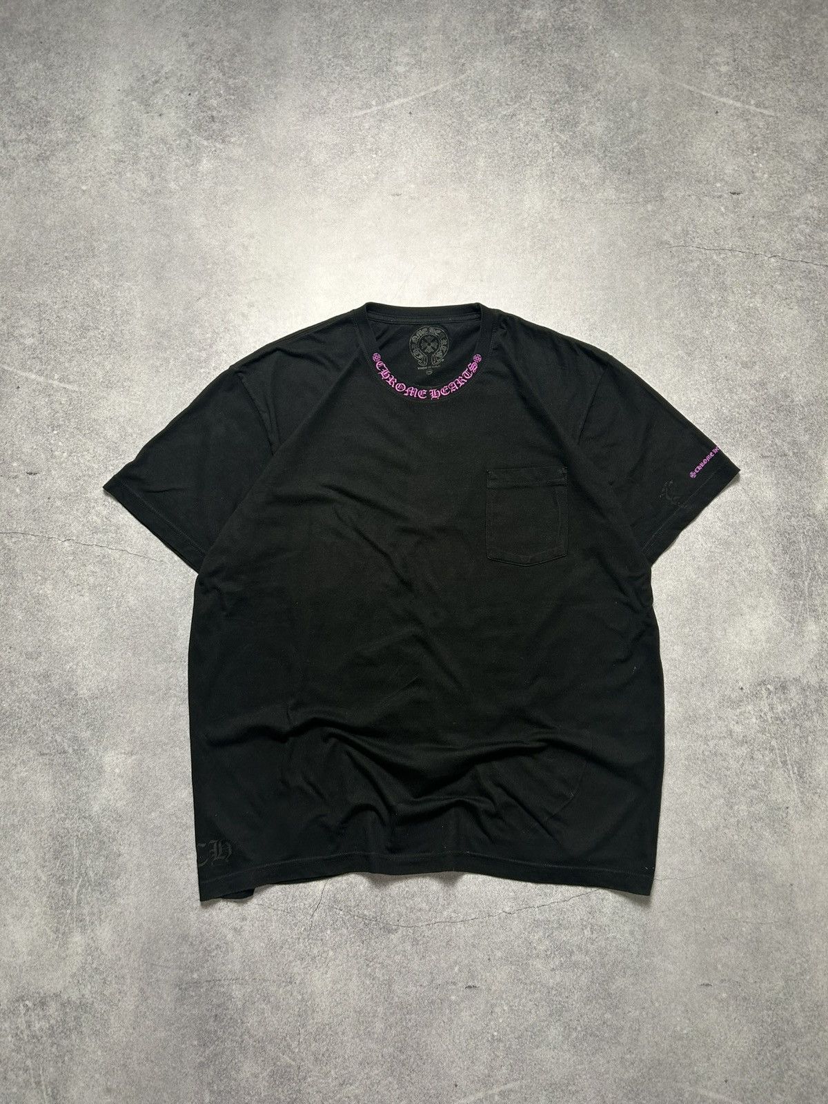 ★人気【Chrome Hearts】★スクリプトTシャツ Purple Colla.r★ パープル（紫）系 CHROME HEARTS(クロムハーツ) Tシャツ