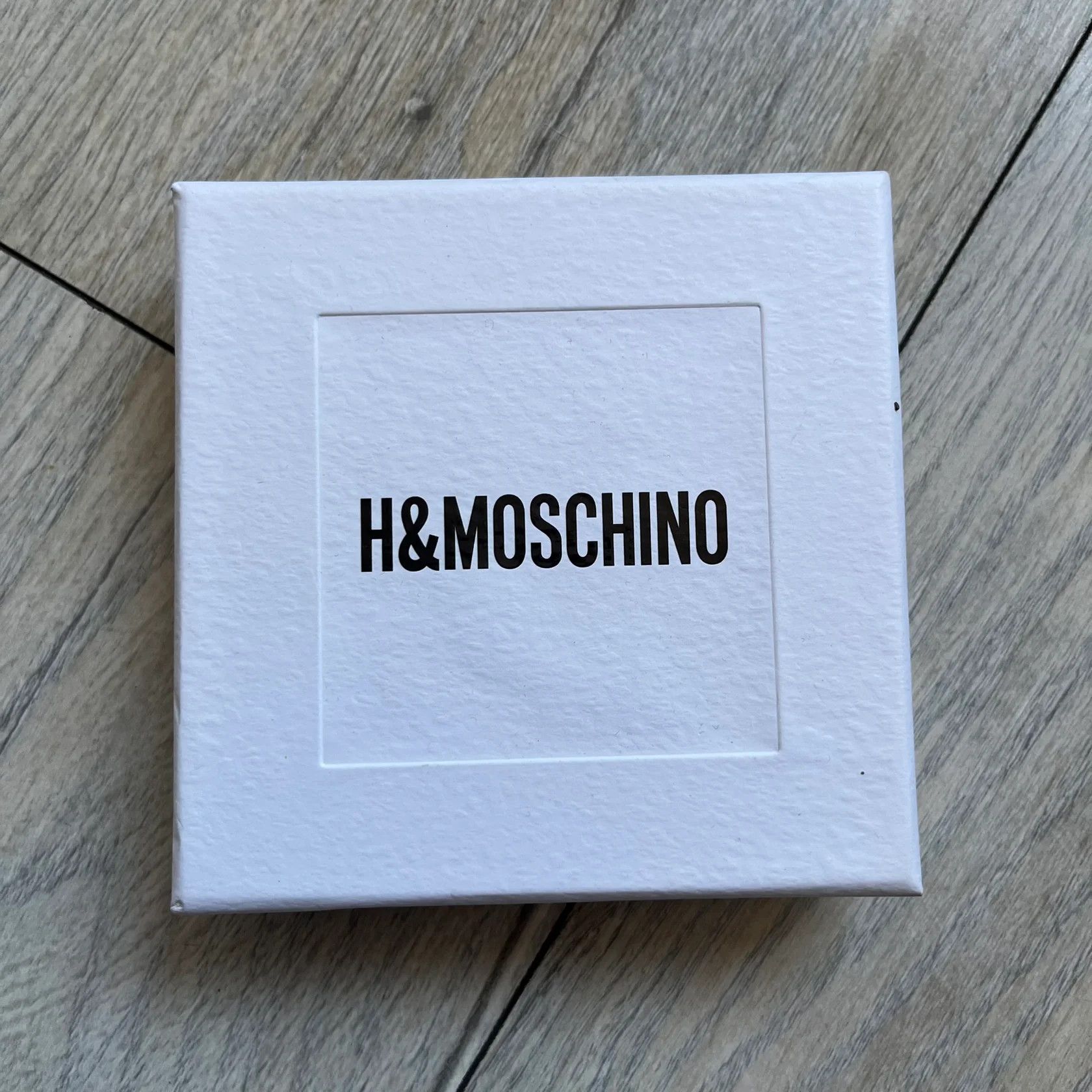 H&M × Moschino Moschino x H&M 2018 Gold Bracelet Size ONE SIZE - 8 Thumbnail