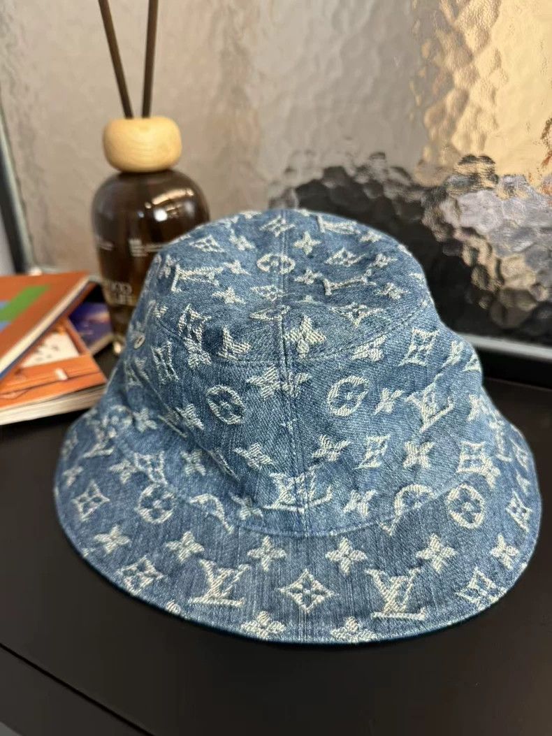 Louis Vuitton LOUIS VUITTON Blue denim presbyopic double-faced fisherman Size ONE SIZE - 1 Thumbnail