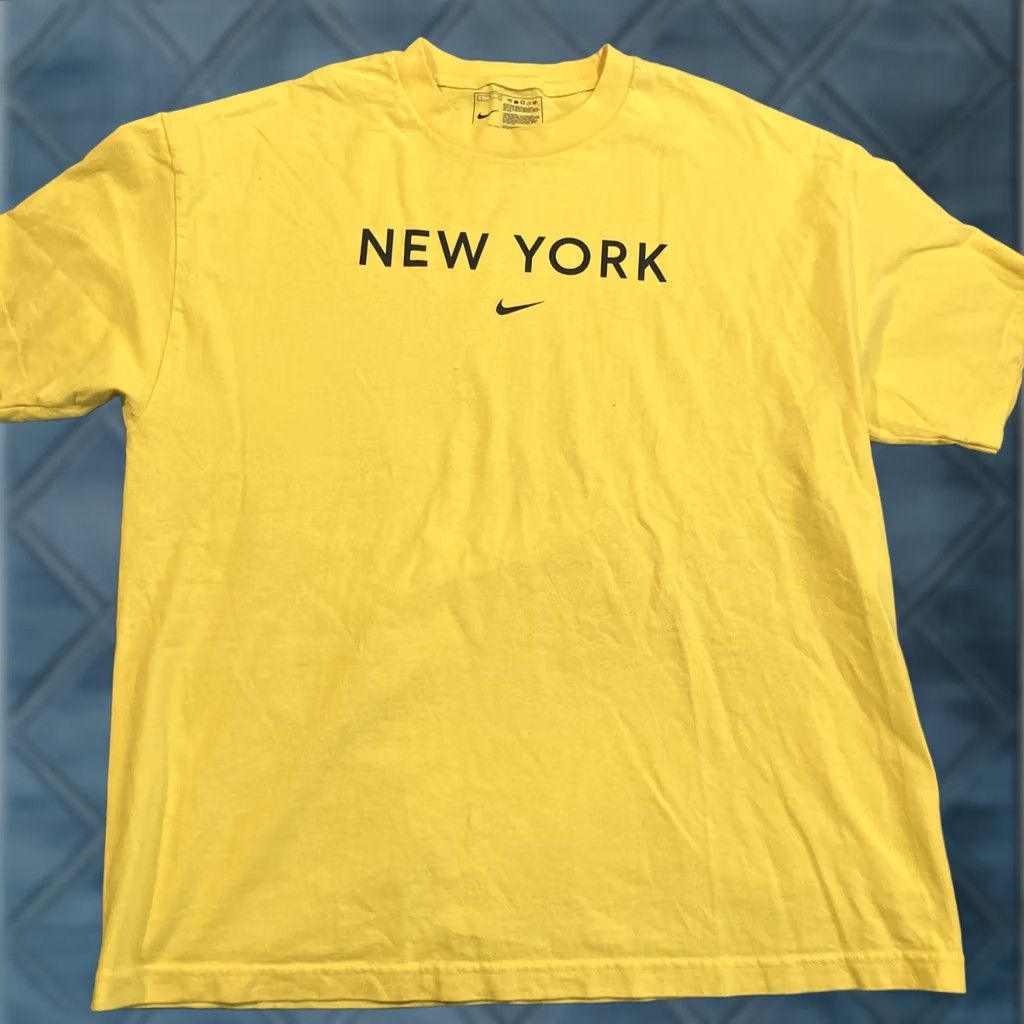 Nike VINTAGE Nike T Shirt Men's XL Yellow New York Center Swoosh Logo RARE Size Size US XL / EU 56 / 4 - 1 Thumbnail