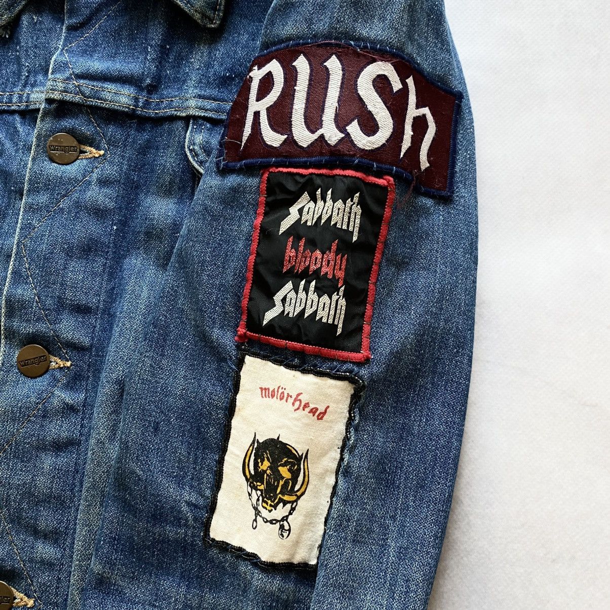 Band Tees × Vintage 80s Judas Priest Motörhead Wrangler Handmade Denim Jacket Size US S / EU 44-46 / 1 - 13 Thumbnail