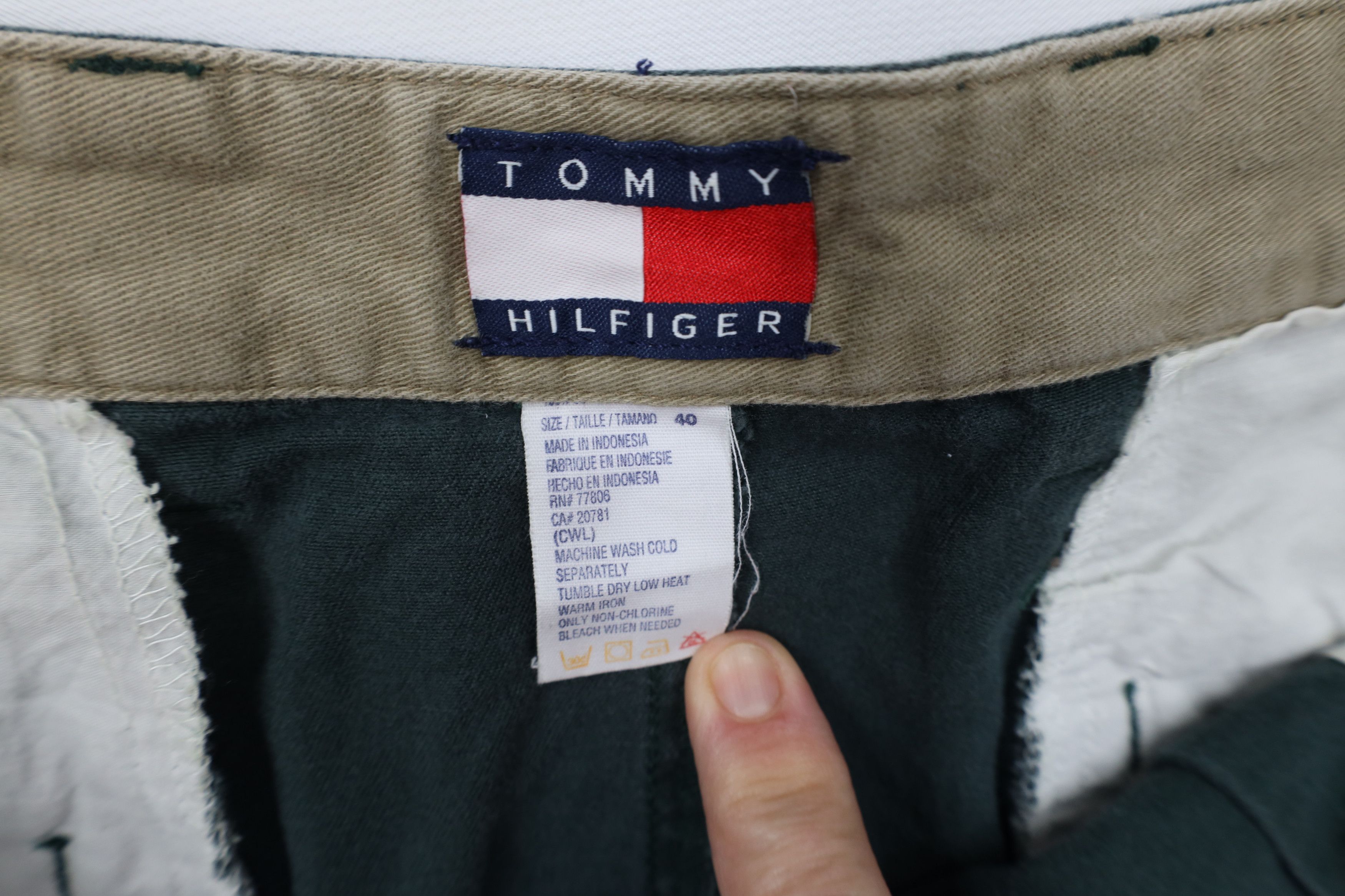 Tommy Hilfiger Vintage 90s Tommy Hilfiger Above Knee Chino Shorts Green Size US 40 / EU 56 - 7 Thumbnail
