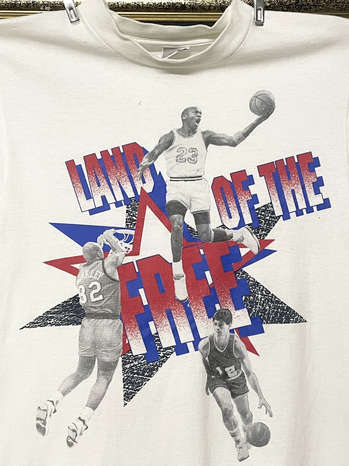 Nike Vintage 90s Designer Nike Land Of The Free Nba Og Tshirt Size US M / EU 48-50 / 2 - 3 Thumbnail