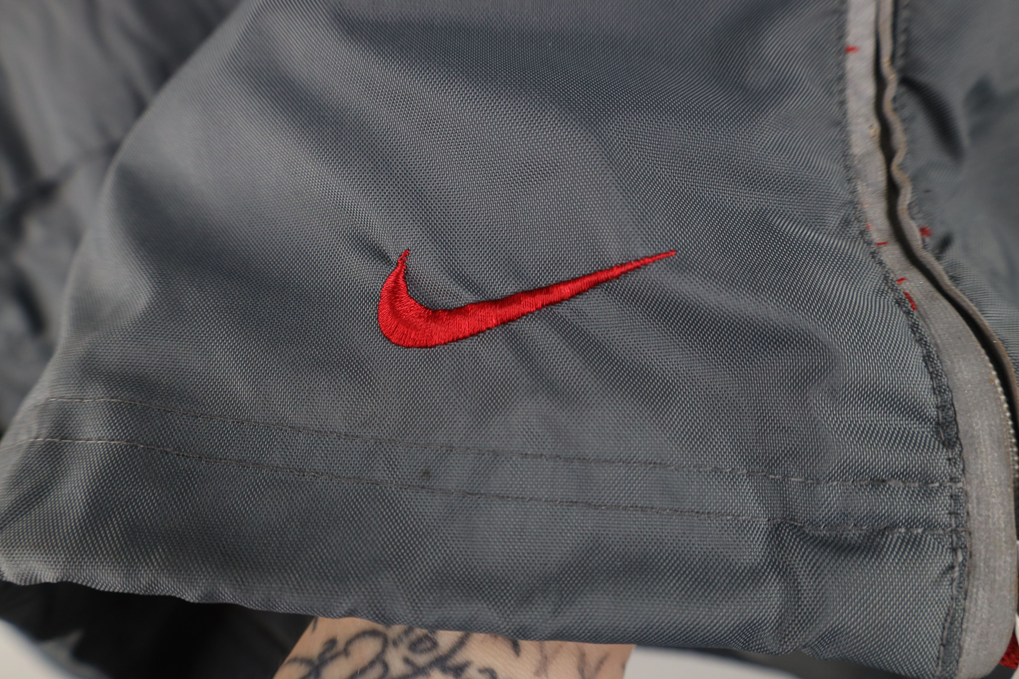Nike Vintage 90s Y2K Nike Swoosh Reflective Anorak Jacket Gray Size US L / EU 52-54 / 3 - 6 Thumbnail