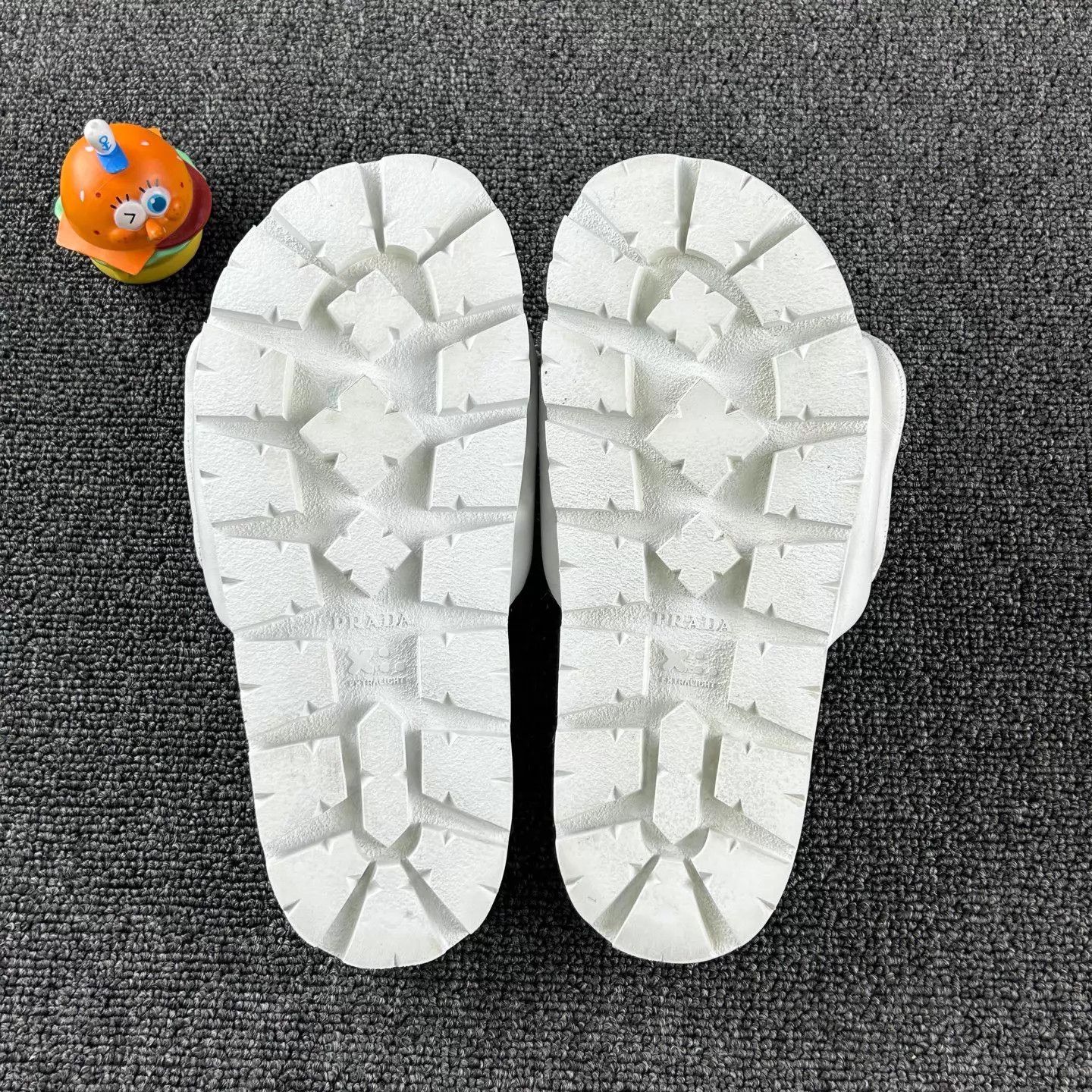 Prada Prada White Steel Tag Slippers 35 Size US 4.5 / IT 34.5 - 6 Thumbnail