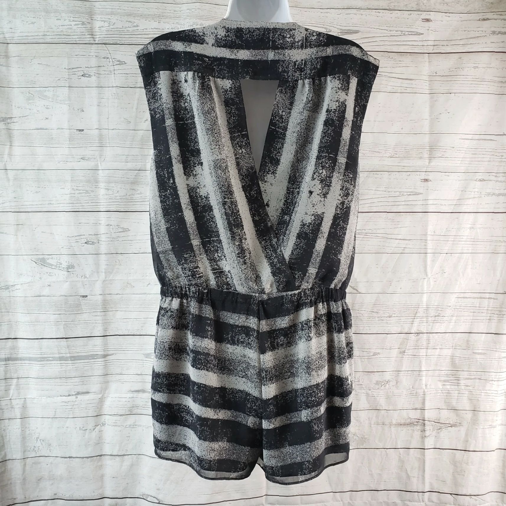 Vintage Rachel Roy Womens Romper Size S Gray Black Sleeveless V-Neck One-Piece Polyester Romper Womens Style Size 28" / US 6 / IT 42 - 4 Thumbnail