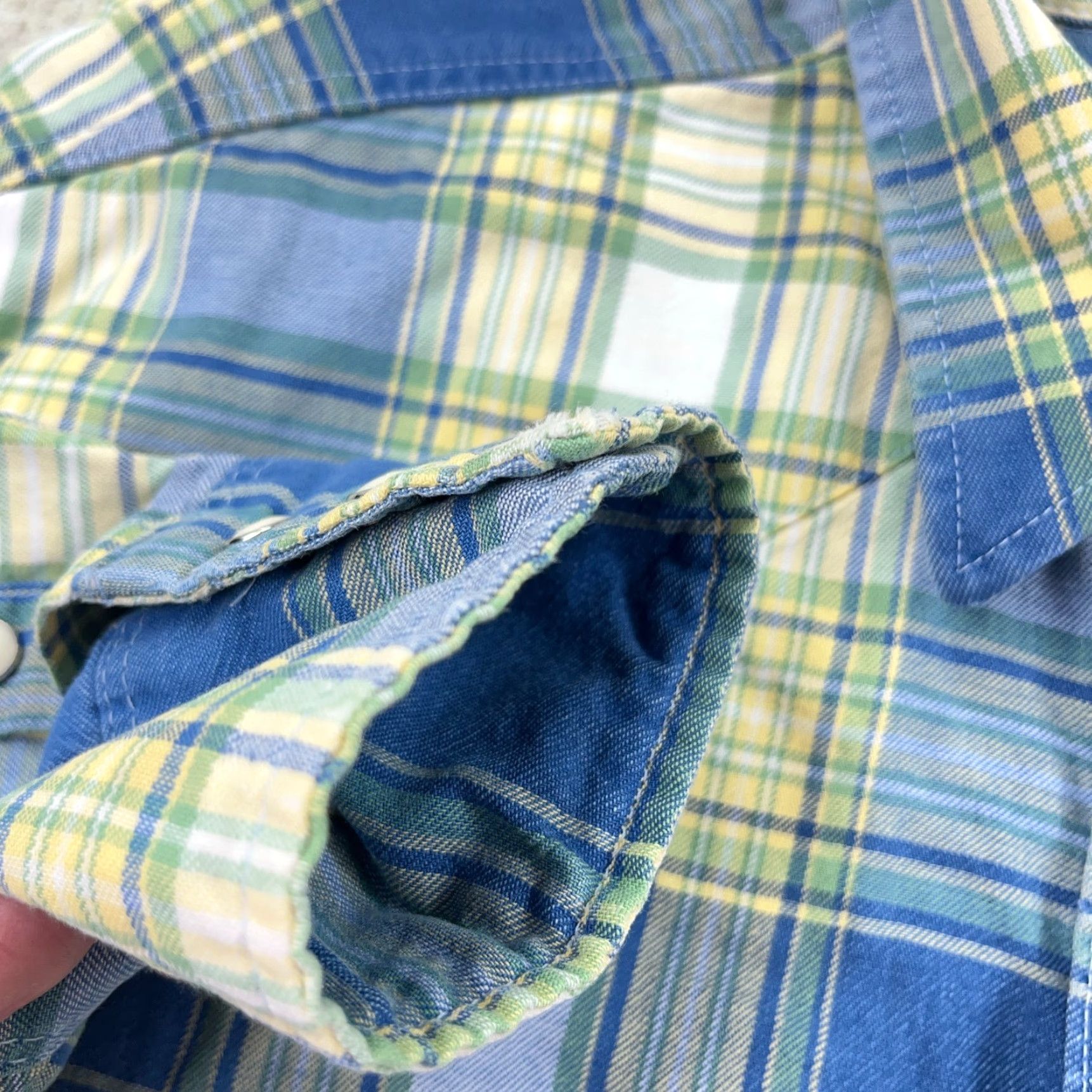 Wrangler VINTAGE Wrangler Shirt Men XL Blue Plaid Denim Pearl Snap Western Button-Up Long Sleeve 35" Tail Mens Western Casual Workwear Size US XL / EU 56 / 4 - 5 Thumbnail