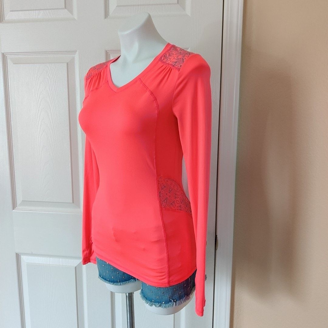 Athleta Athleta v-neck bright coral athletic long sleeve top sz XS Size XS / US 0-2 / IT 36-38 - 4 Thumbnail