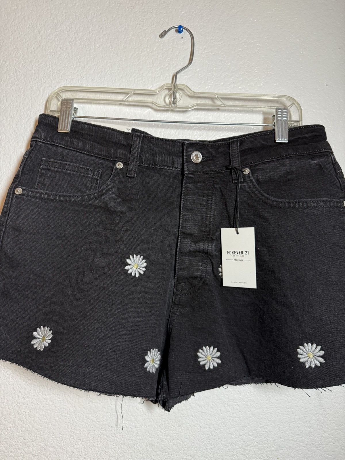 Forever 21 Forever 21 Black Floral Shorts Size 30" / US 8 / IT 44 - 1 Thumbnail