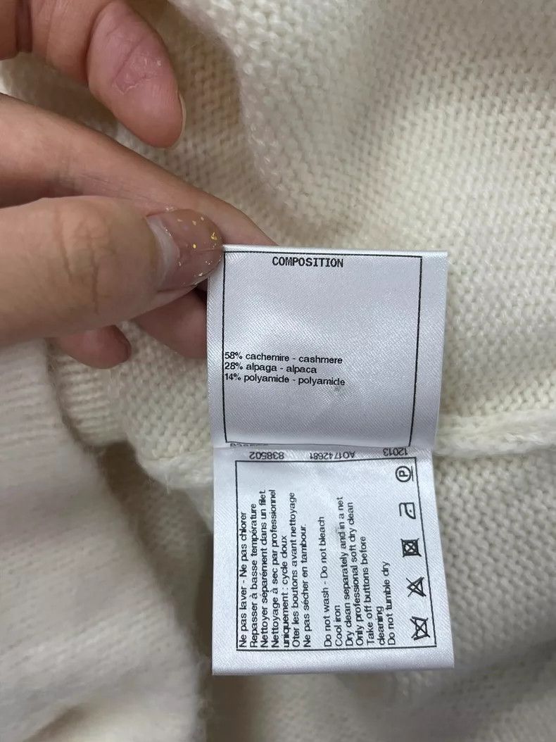Chanel Chanel White snowflake diamond buckle knitted cardigan coa Size M / US 6-8 / IT 42-44 - 6 Thumbnail