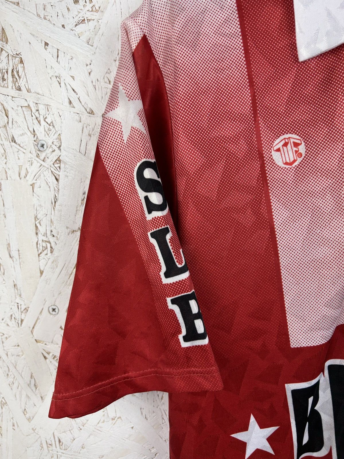 Vintage 90s Vintage SL Benfica Portugal Soccer Jersey In Red Size US M / EU 48-50 / 2 - 2 Thumbnail