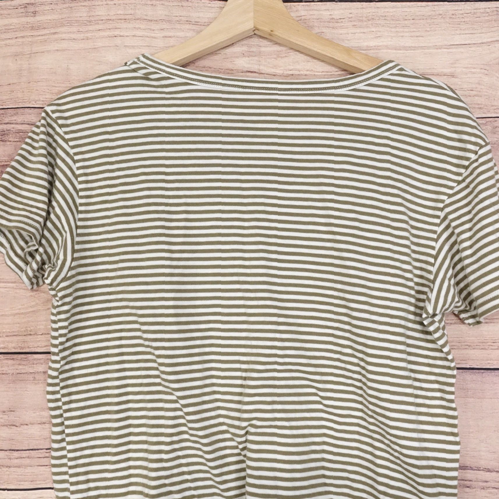 American Eagle Outfitters AMERICAN EAGLE Short Sleeve Striped V-Neck T-Shirt Womens Size S Green White Casual Size S / US 4 / IT 40 - 4 Thumbnail