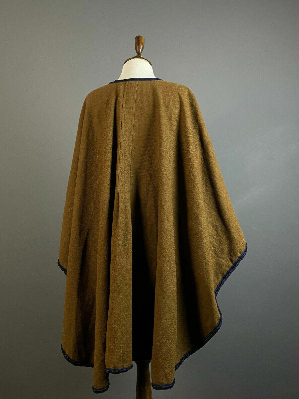 Givenchy Ladies Givenchy Nouvelle Boutique Brown Open Poncho Cape Size M / US 6-8 / IT 42-44 - 4 Thumbnail