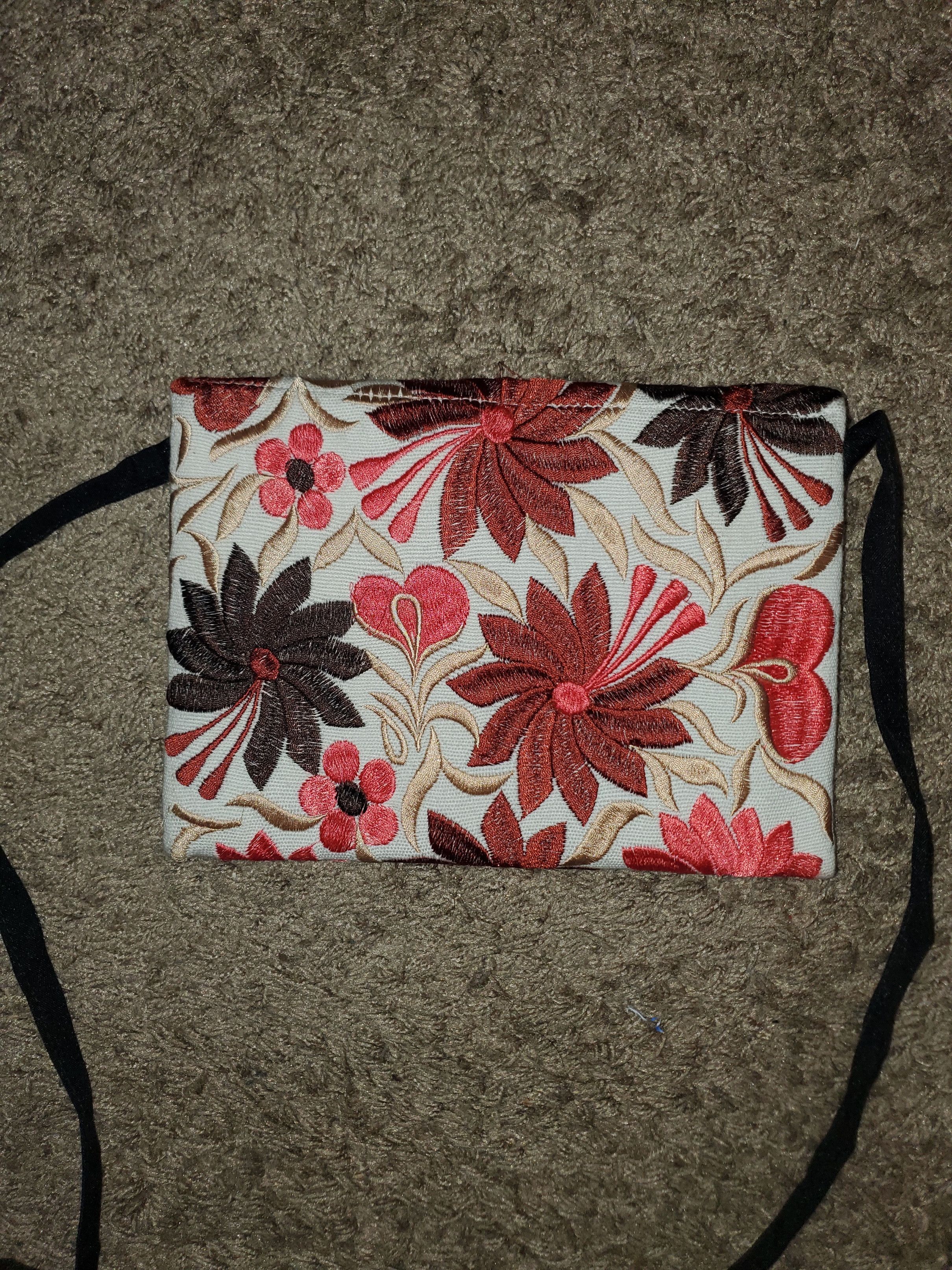 Other *NWOT* Unique full floral embroidered crossbody bag Size ONE SIZE - 5 Thumbnail