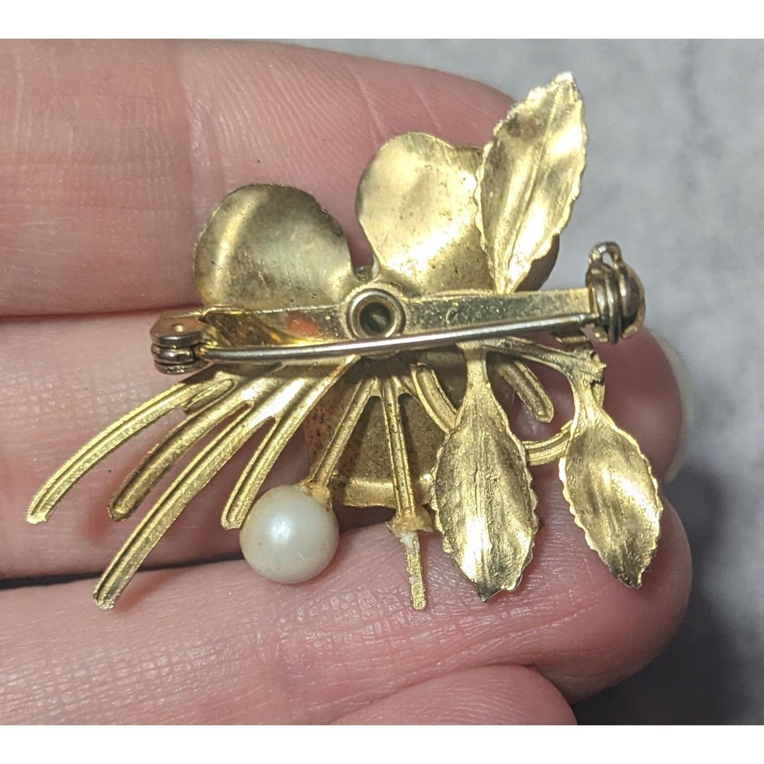 Other Vintage Cream And Gold Tone Whimsical Fantasy Floral Brooch Size ONE SIZE - 8 Thumbnail