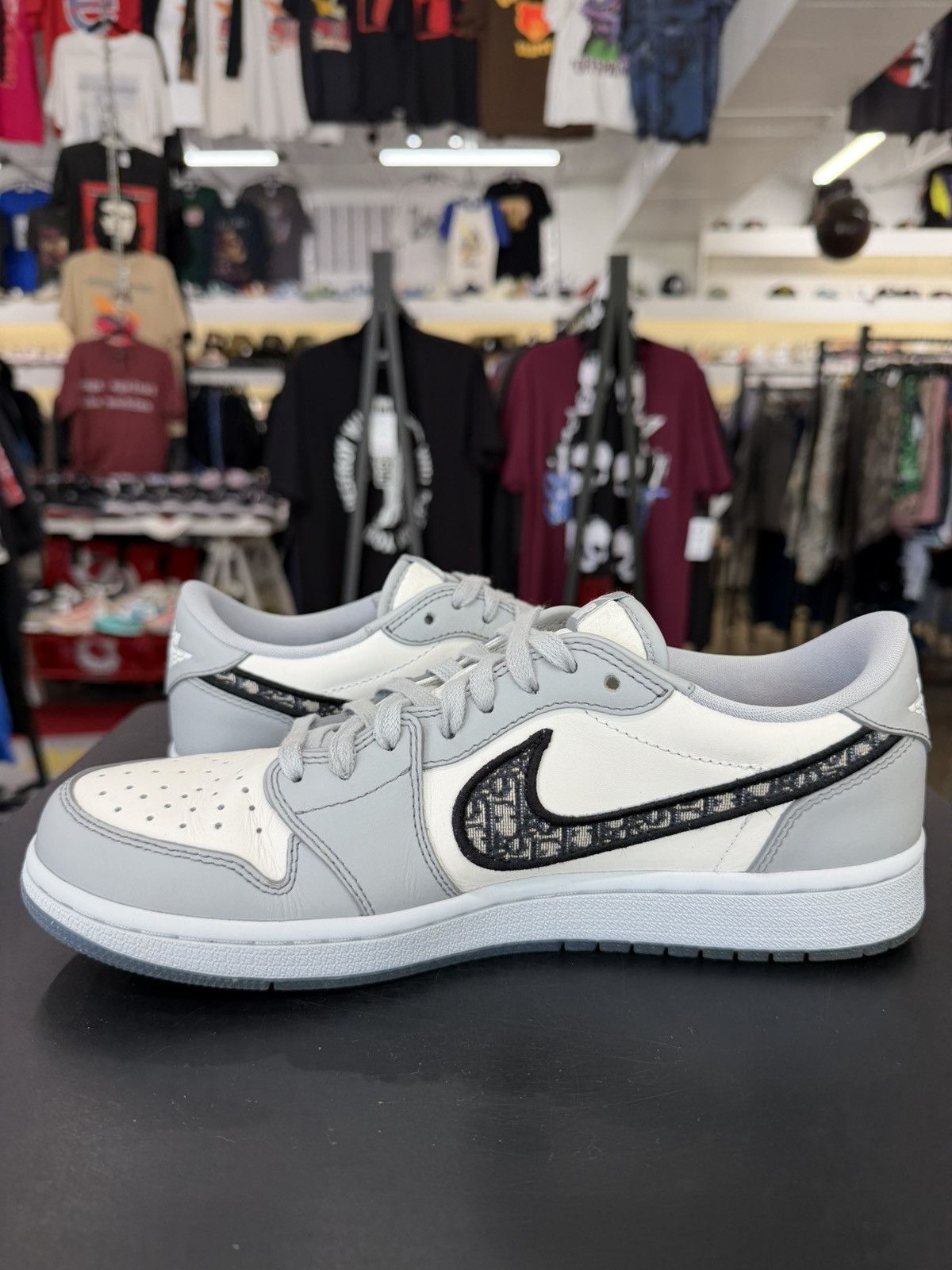Dior × Jordan Brand Air Jordan 1 Low Dior Size 9 (2020) Size US 9 / EU 42 - 4 Thumbnail