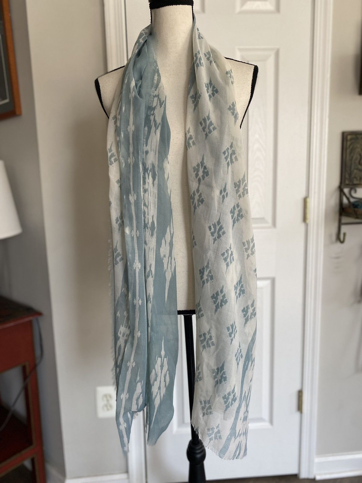 H&M H&M VERSATILE PRINTED SCARF WITH FRAYED ENDS Size ONE SIZE - 8 Thumbnail