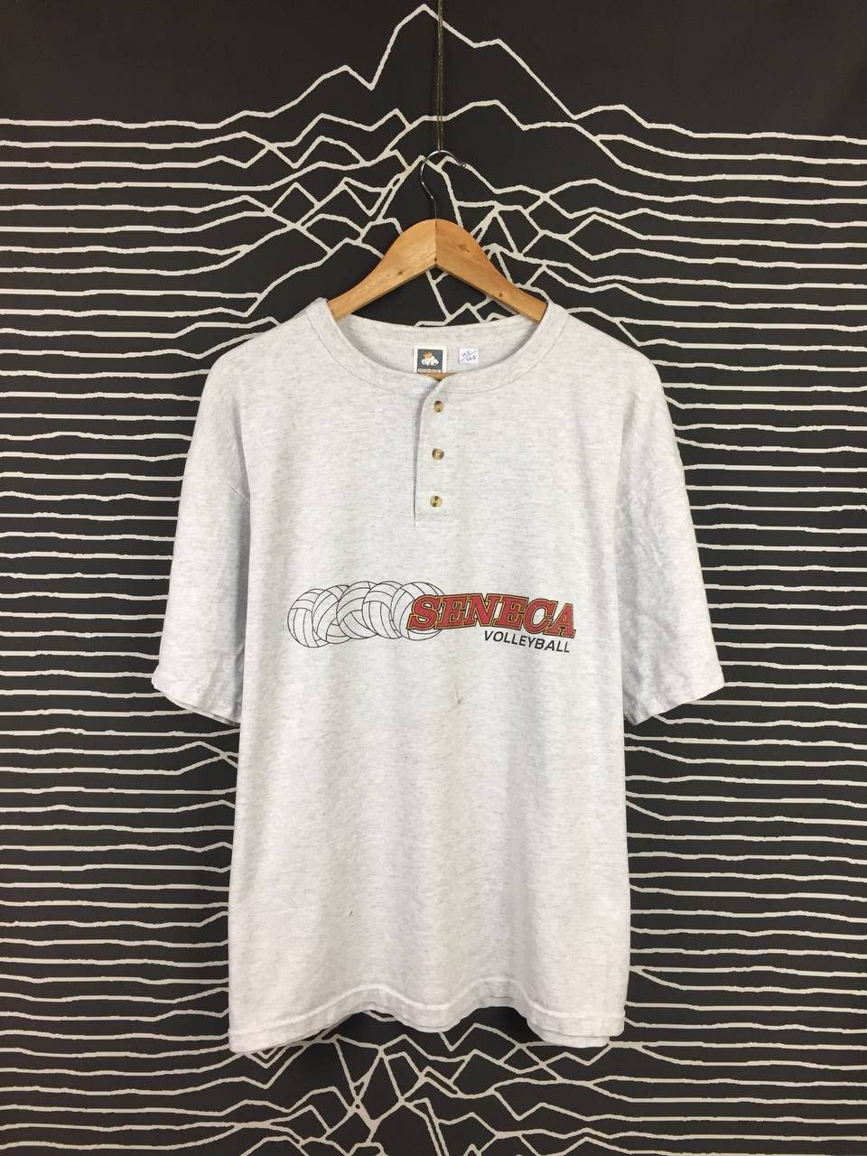 Vintage Vtg Cotton Deluxe Senesa Volleyball Sportswear Tee Size US XL / EU 56 / 4 - 1 Thumbnail