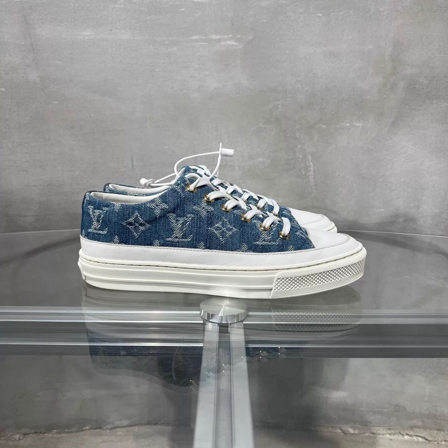 Louis Vuitton LV Denim Sneakers White Blue UK2 36 Size US 4.5 / IT 34.5 - 4 Thumbnail