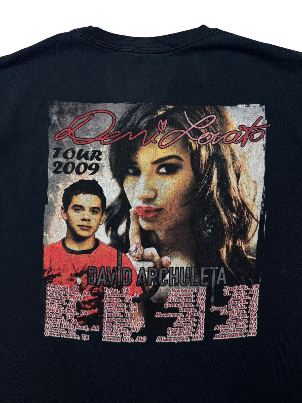 Vintage 2009 Demi Lovato Tour Tee Shirt Size US L / EU 52-54 / 3 - 6 Thumbnail