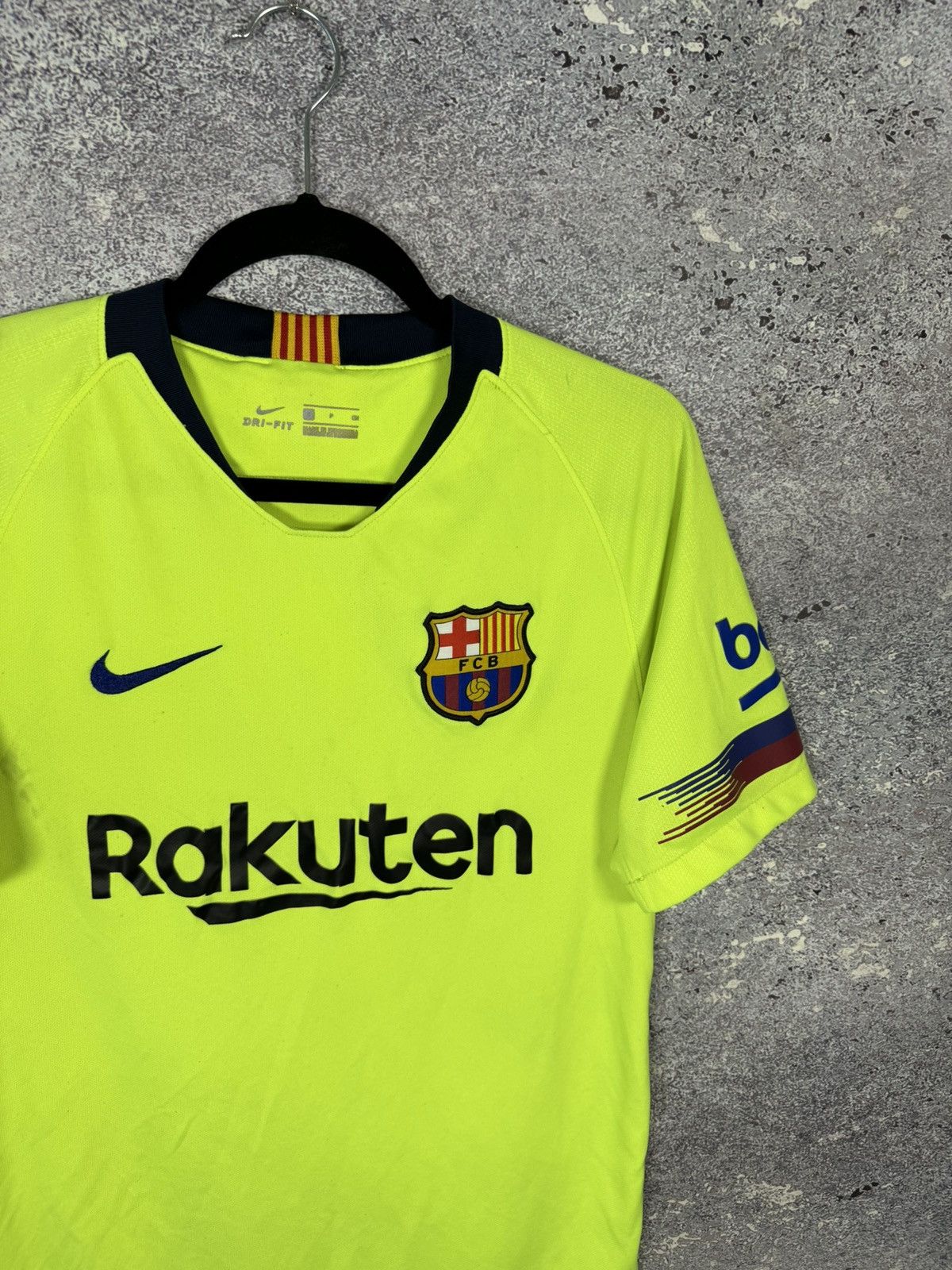 Nike Vintage FC Barcelona 2018/19 Away Nike Soccer Jersey Size US S / EU 44-46 / 1 - 2 Thumbnail