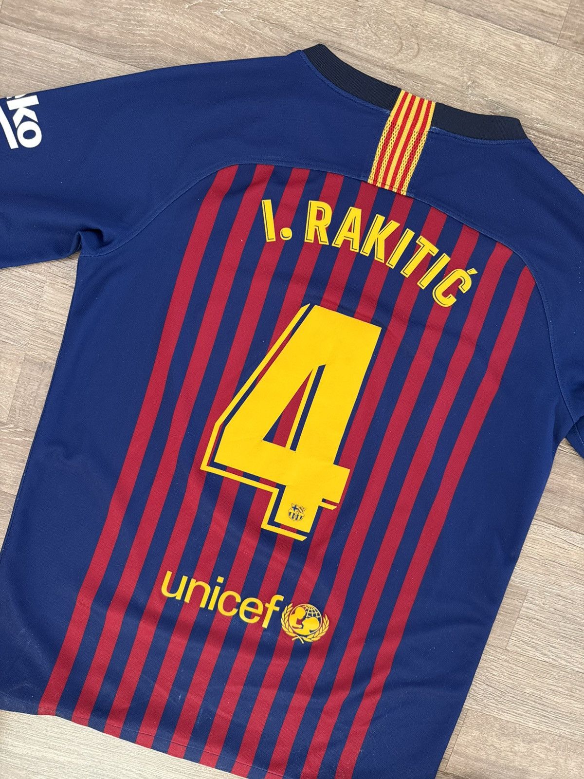 Other Nike 4 Rakitic Barcelona Y2K Rare Blokecore Soccer Jersey Size US XS / EU 42 / 0 - 8 Thumbnail