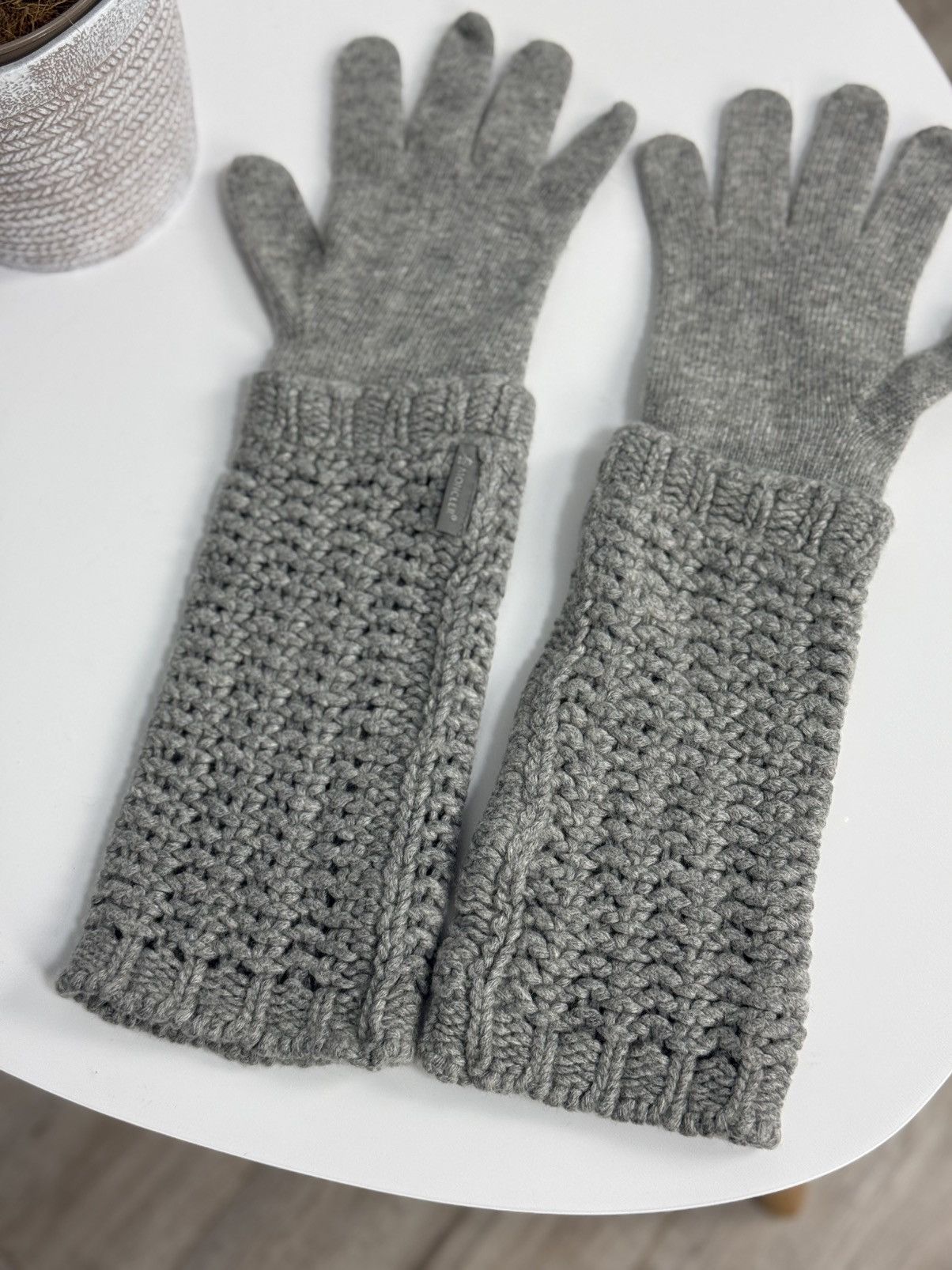 Moncler Moncler Knit Gloves Cashmere / Wool Gray Ledies Size ONE SIZE - 7 Thumbnail