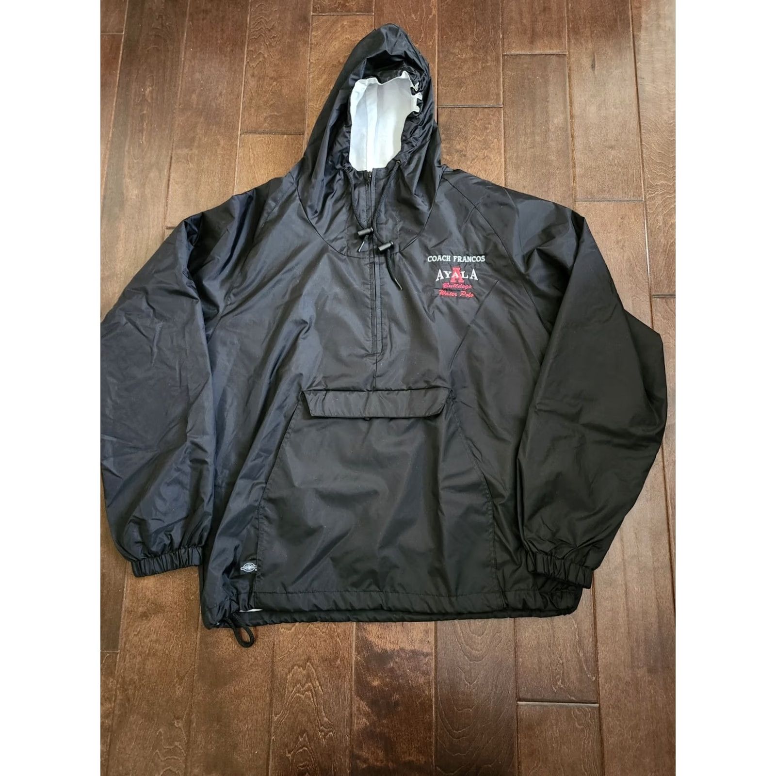Vintage VINTAGE? No. Ayala High School Bulldogs Water Polo Coach Francos Windbreaker Jacket L Black Nylon Zip Drawstring Men Regular Size US L / EU 52-54 / 3 - 2 Thumbnail
