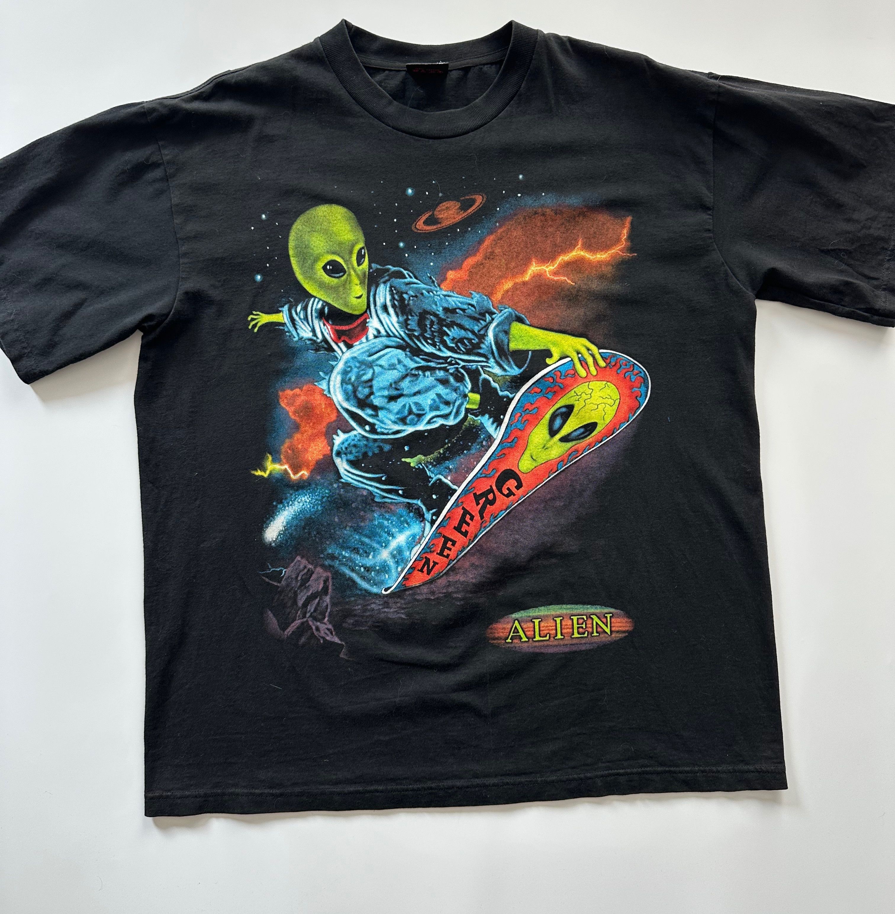 Vintage Vintage Alien UFO overprint t shirt tee Y2K swag streetwear Size US XL / EU 56 / 4 - 1 Thumbnail
