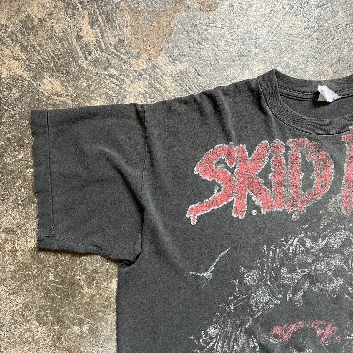 Band Tees × Vintage Vintage 1992 Skid Row Slave To The Grind thrashed T-shirt XL Size US XL / EU 56 / 4 - 4 Thumbnail