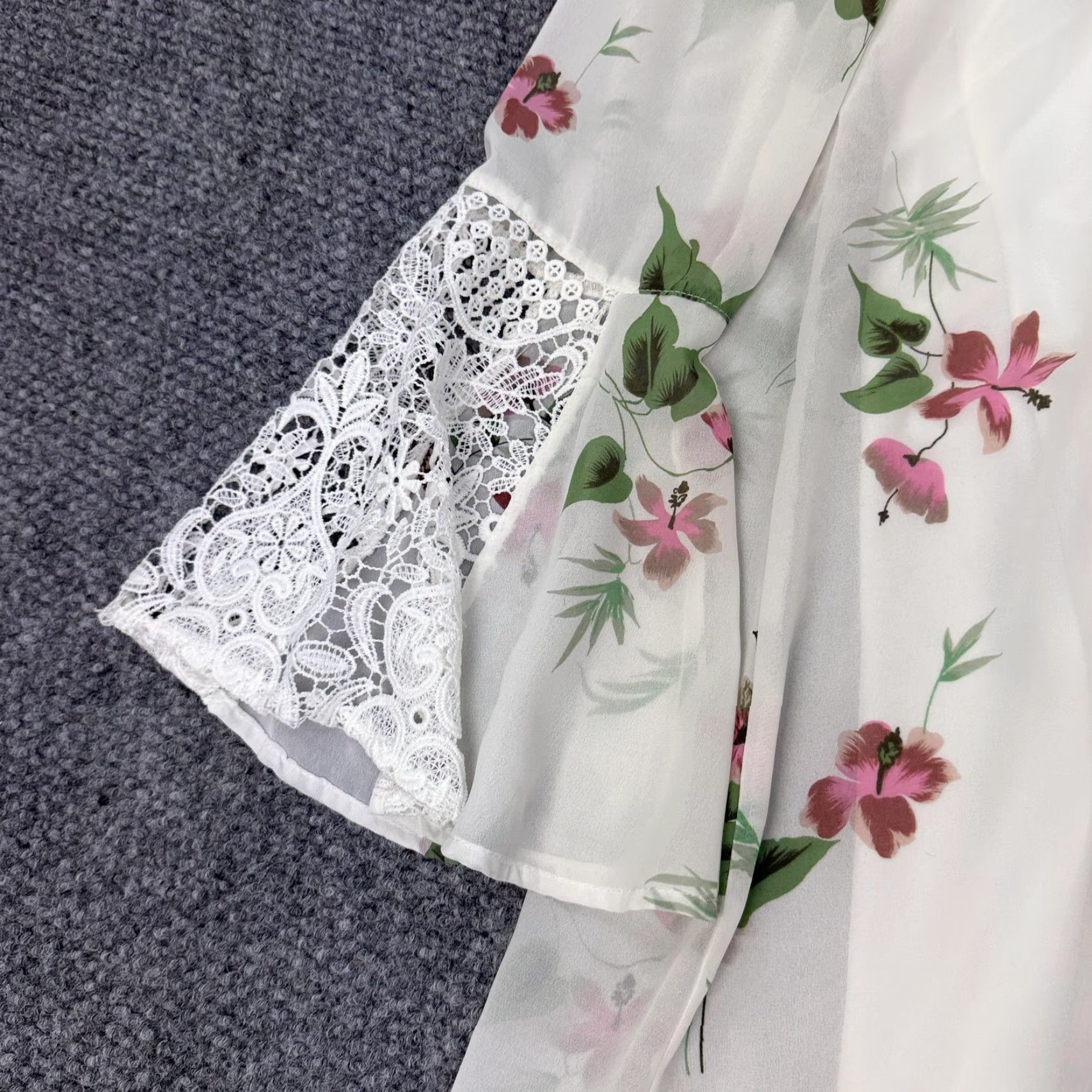 Bell Sequin Hearts Shirt Womens Large White Floral Bell Sleeve Lace Boho Tunic Size L / US 10 / IT 46 - 4 Thumbnail