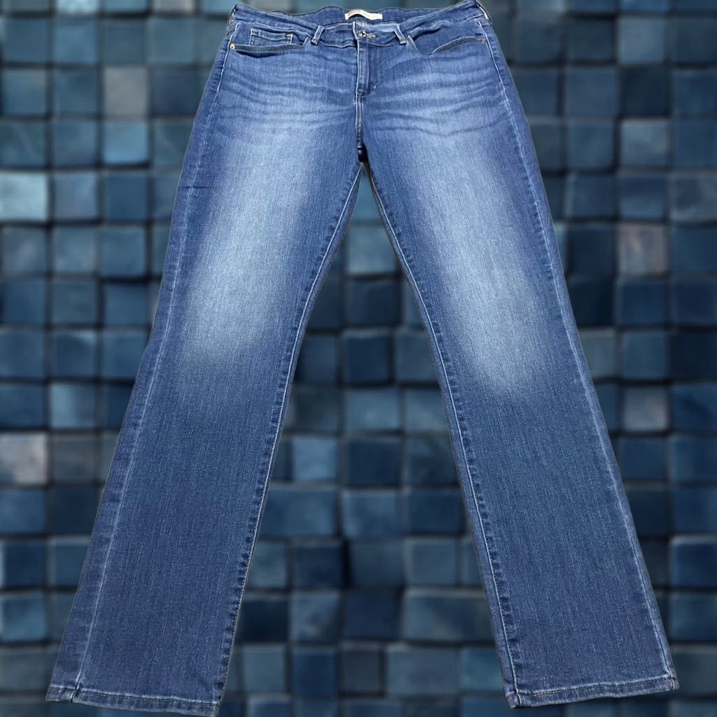 Levi's Levi's Signature Jeans Blue Denim Medium Wash 16 Regular 5-Pocket Straight Mid Rise Womens Jeans Size 38" / US 16 / IT 52 - 1 Thumbnail