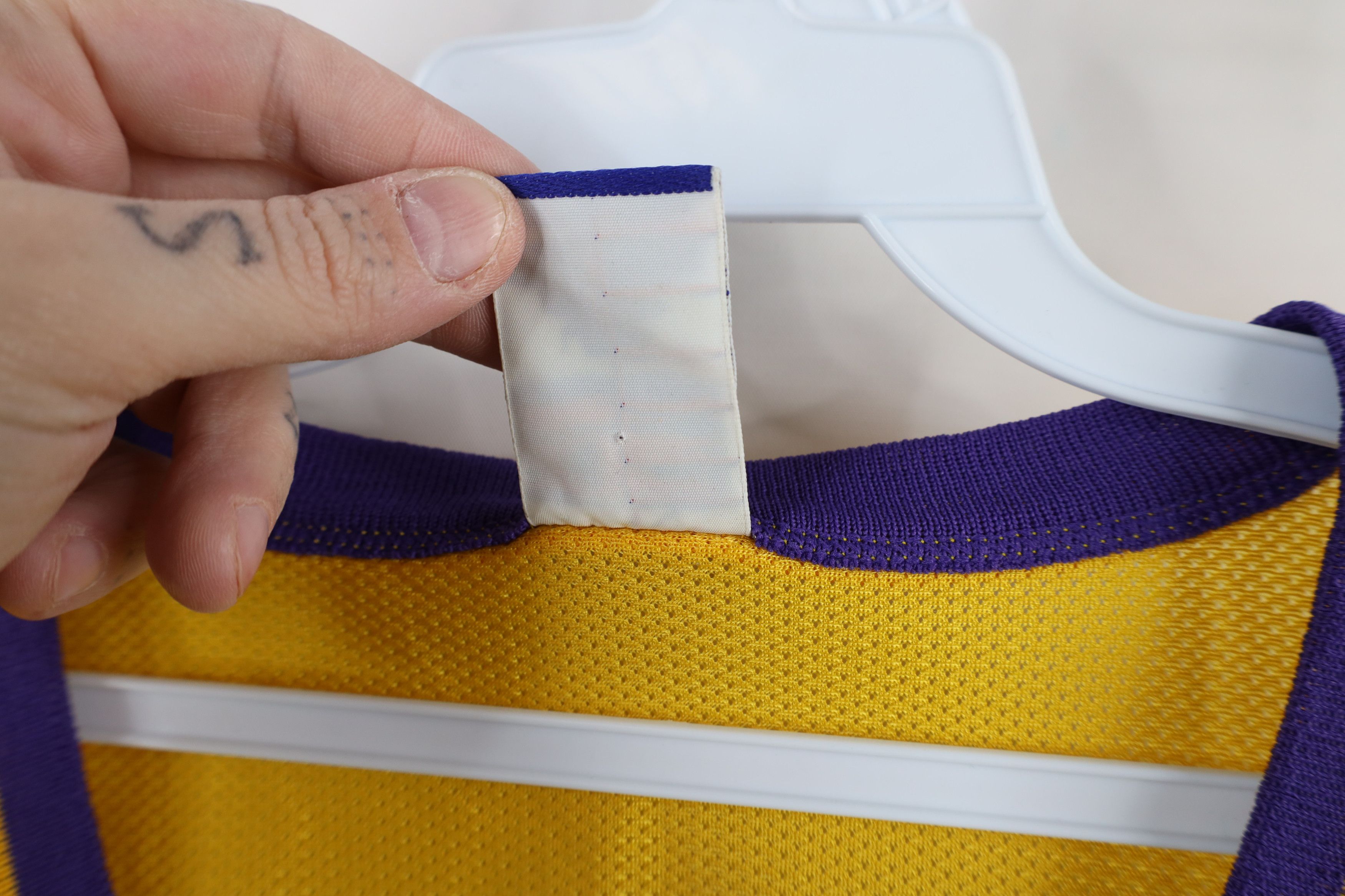 Champion × Vintage Vintage 90s Champion Los Angeles Lakers Basketball Jersey #8 Size US L / EU 52-54 / 3 - 11 Thumbnail
