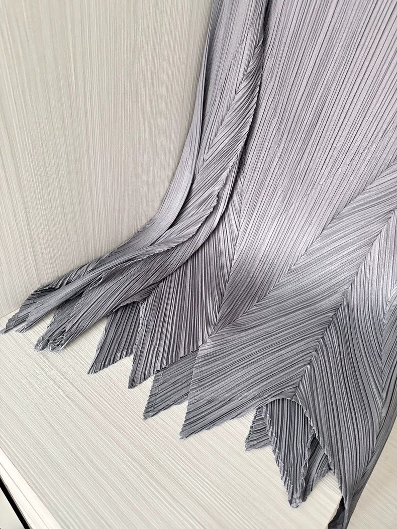 Issey Miyake Issey Miyake size:3 Grey pleated short-sleeved shirt Size S / US 4 / IT 40 - 2 Thumbnail
