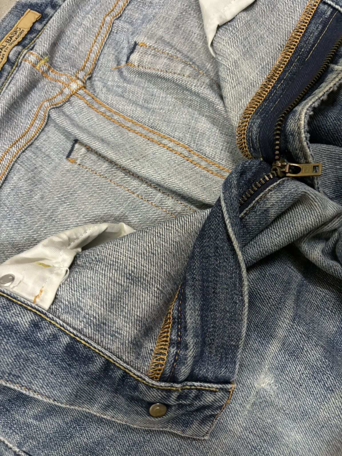 Jun Takahashi × Uniqlo × Vintage Vintage Uniqlo S002 Baggy Blue Washed Distressed Jeans Size US 34 / EU 50 - 19 Thumbnail