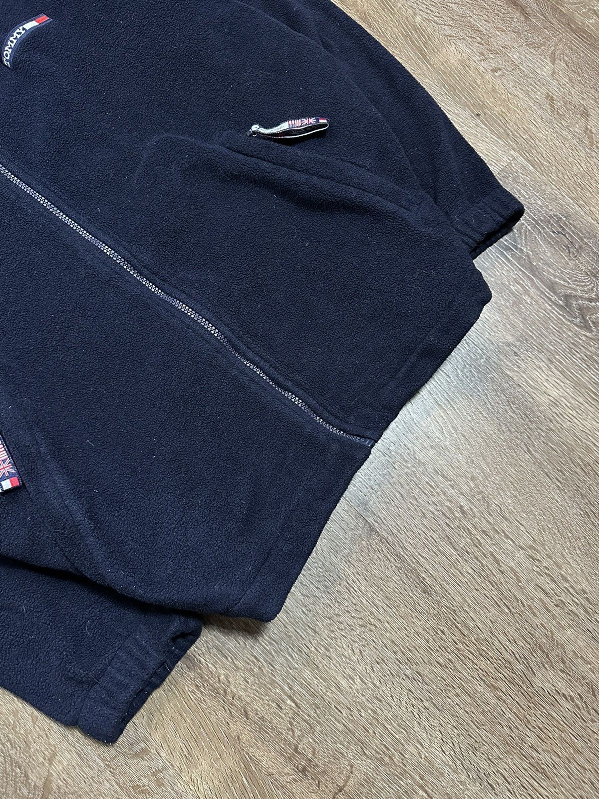 Tommy Hilfiger × Vintage Vintage Tommy Hilfiger Plushie Hoodie Y2K Size US L / EU 52-54 / 3 - 2 Thumbnail