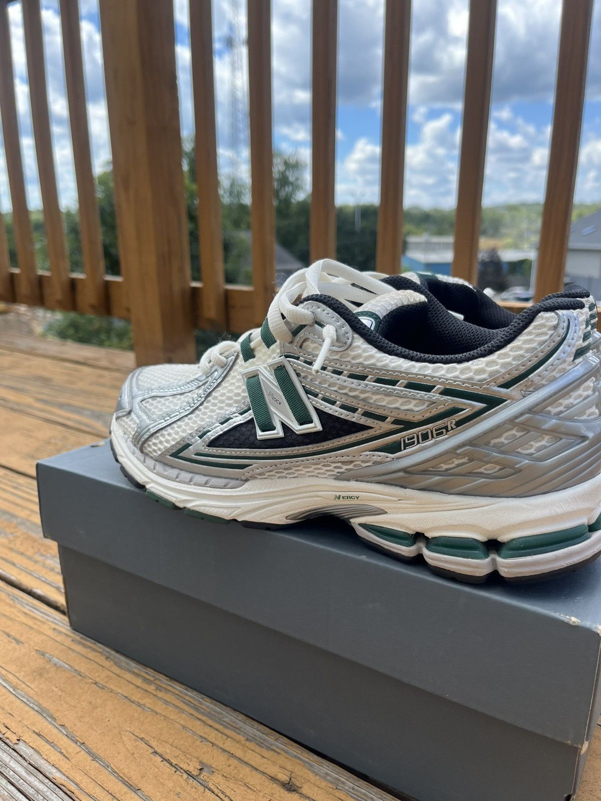 New Balance New Balance 1906R Silver Green Size US 10.5 / EU 43-44 - 2 Thumbnail