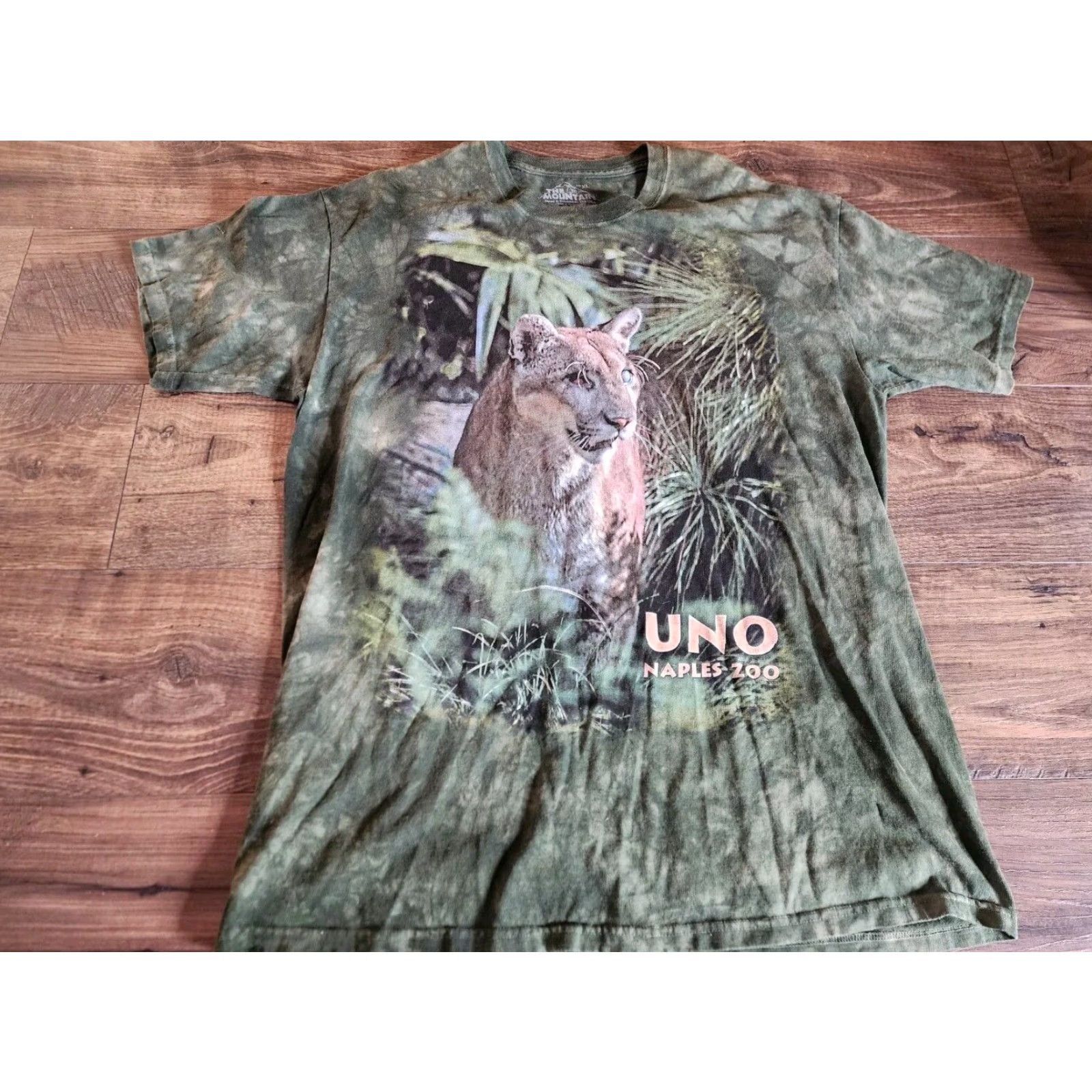 The Mountain The Mountain UNO One Eyed Cougar Naples Zoo Tie Dye Short Sleeve Mens XL Green T Shirt Size US XL / EU 56 / 4 - 2 Thumbnail